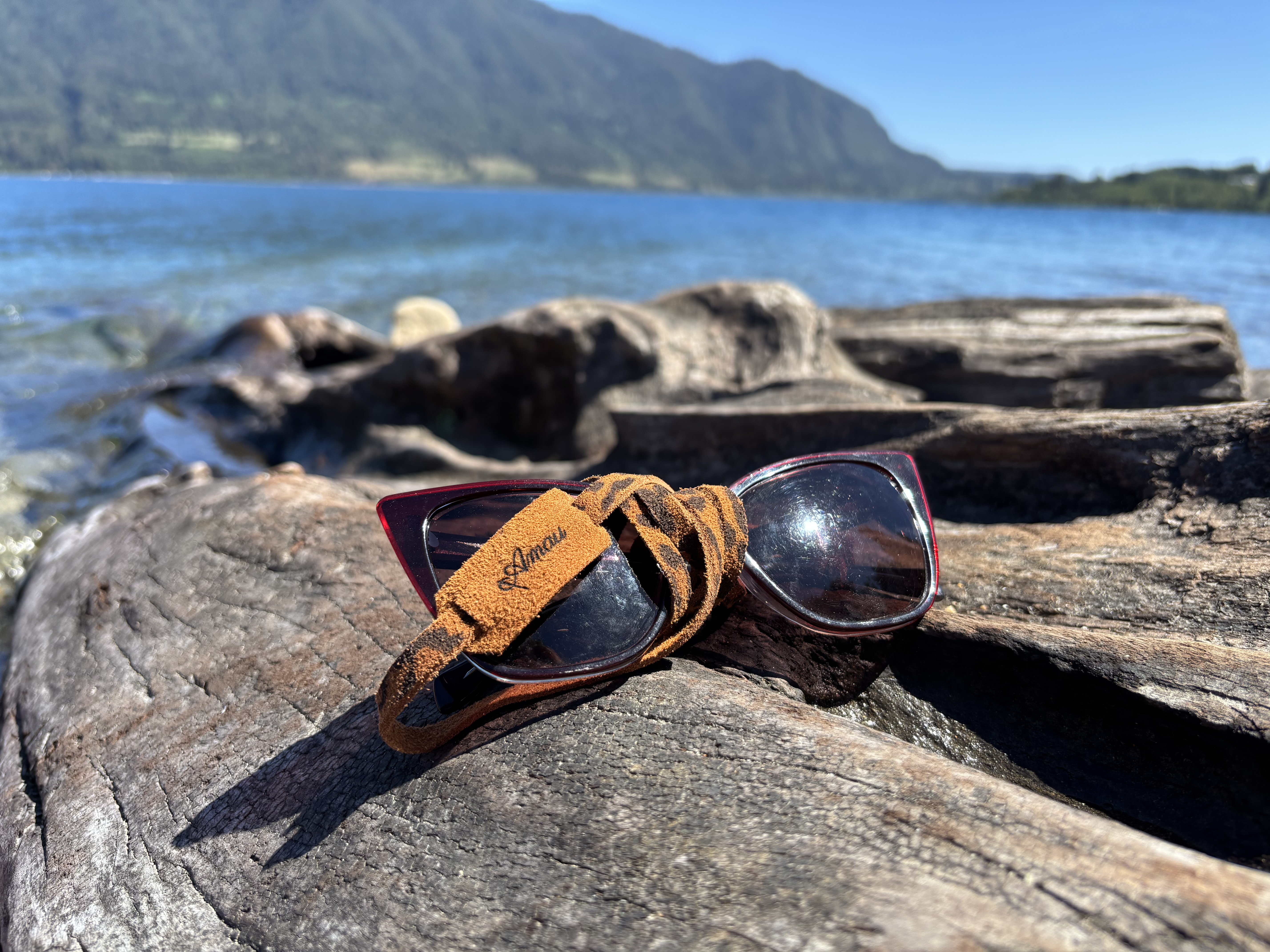 Correa de cuero para lentes ópticos o de sol  color Leopardo Tabaco 2