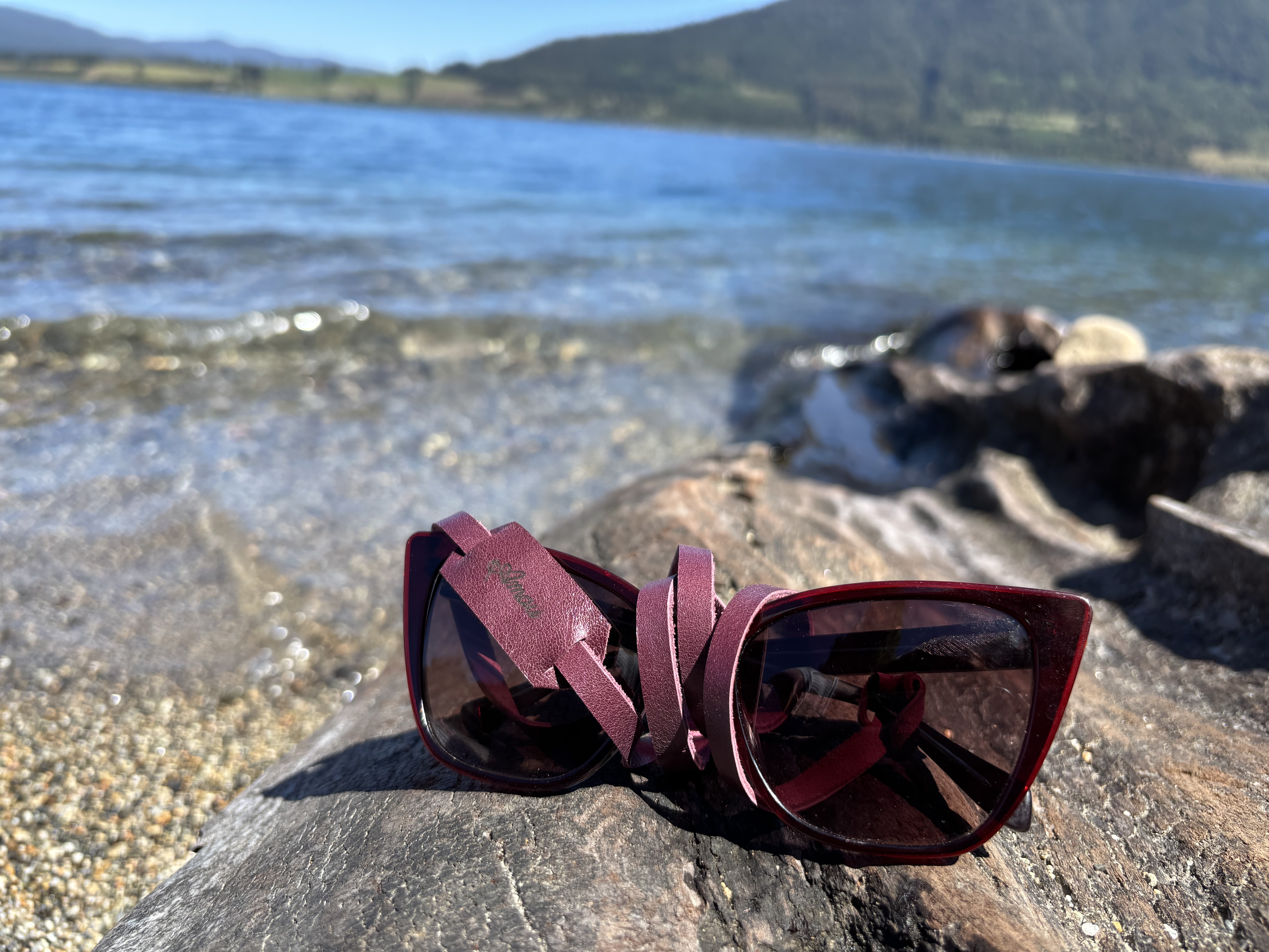 Strap de cuero para lentes color Guinda 2