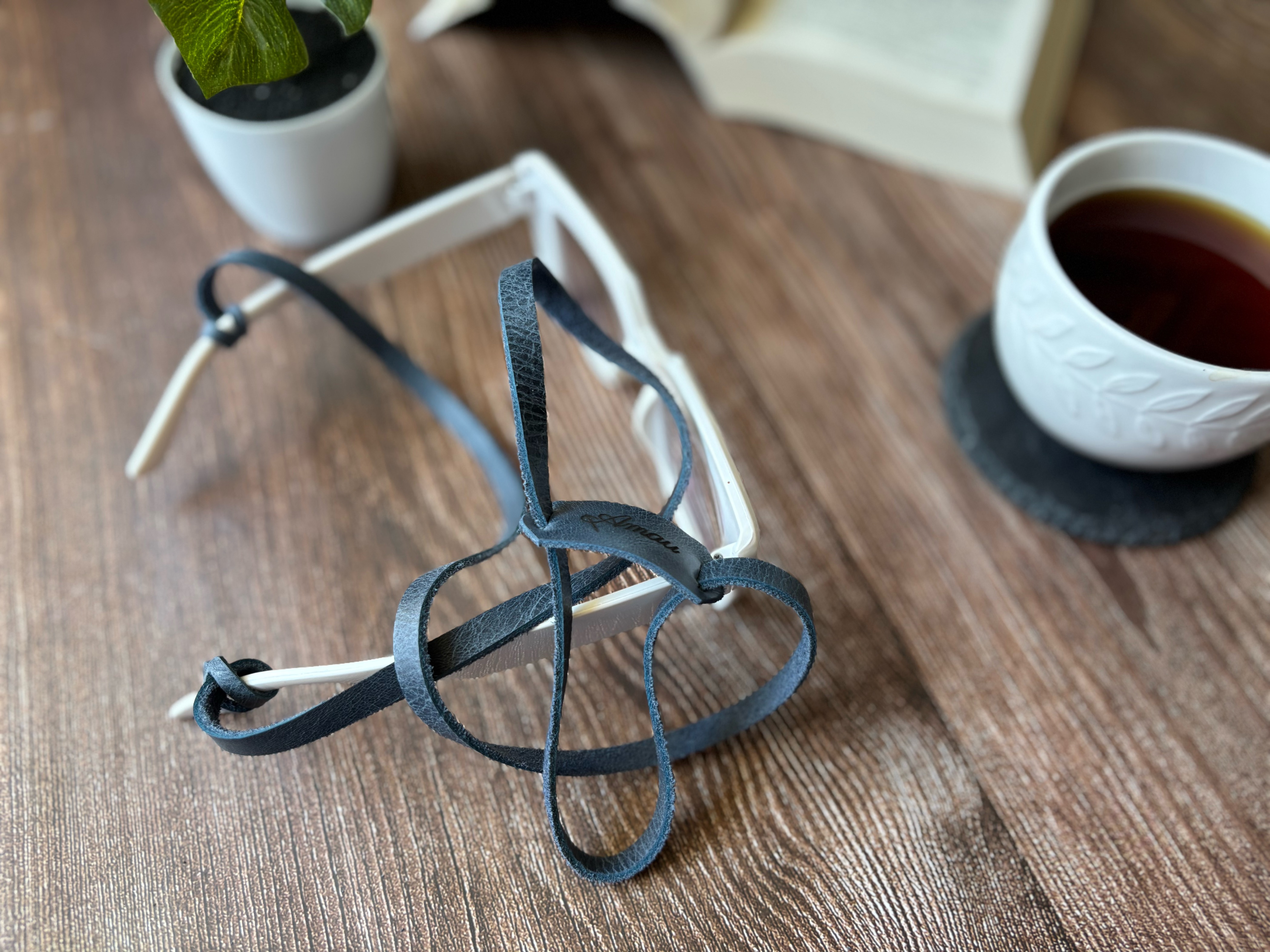 Correa de cuero para lentes ópticos o de sol color azul 2