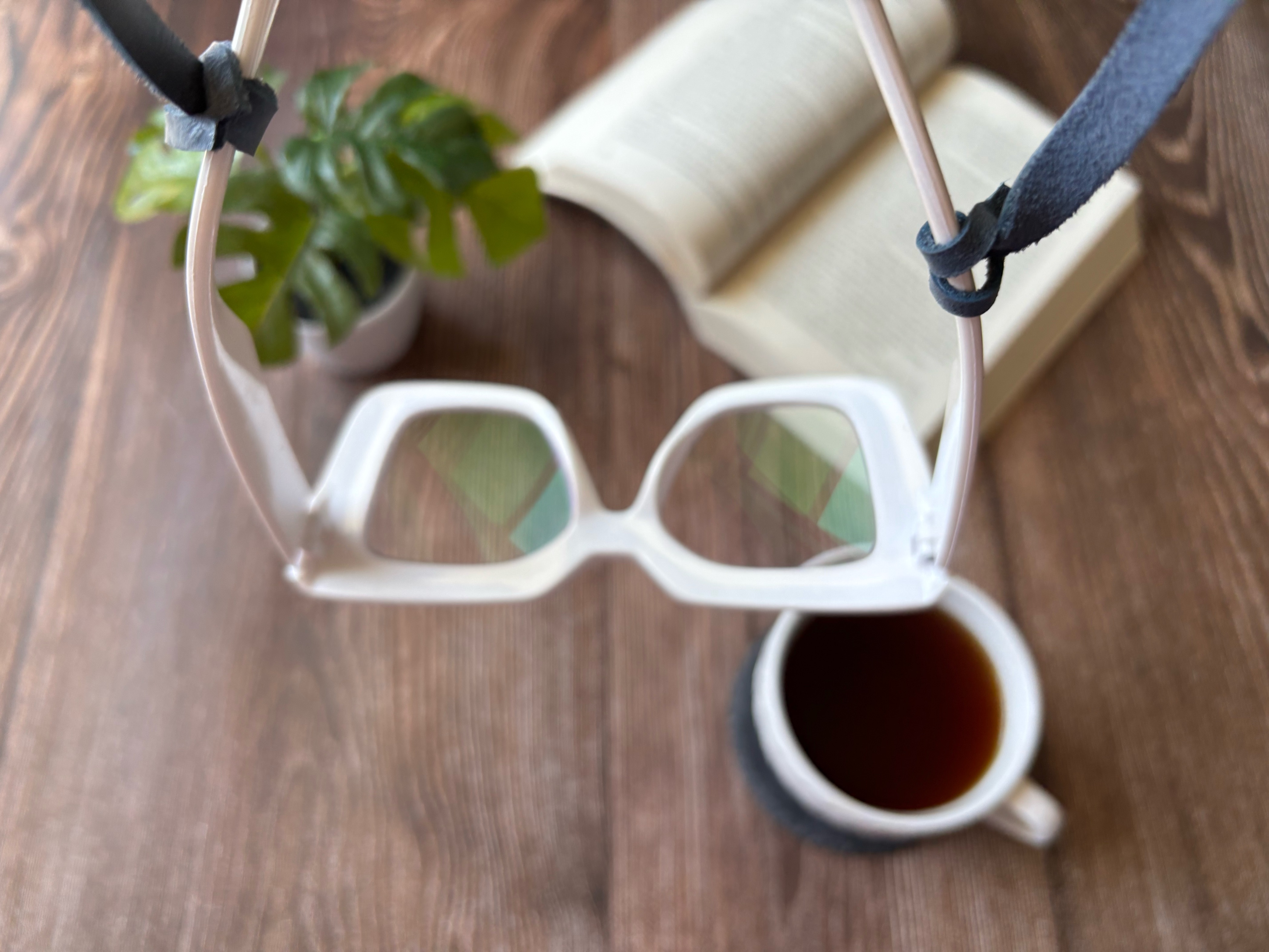 Correa de cuero para lentes ópticos o de sol color azul 7