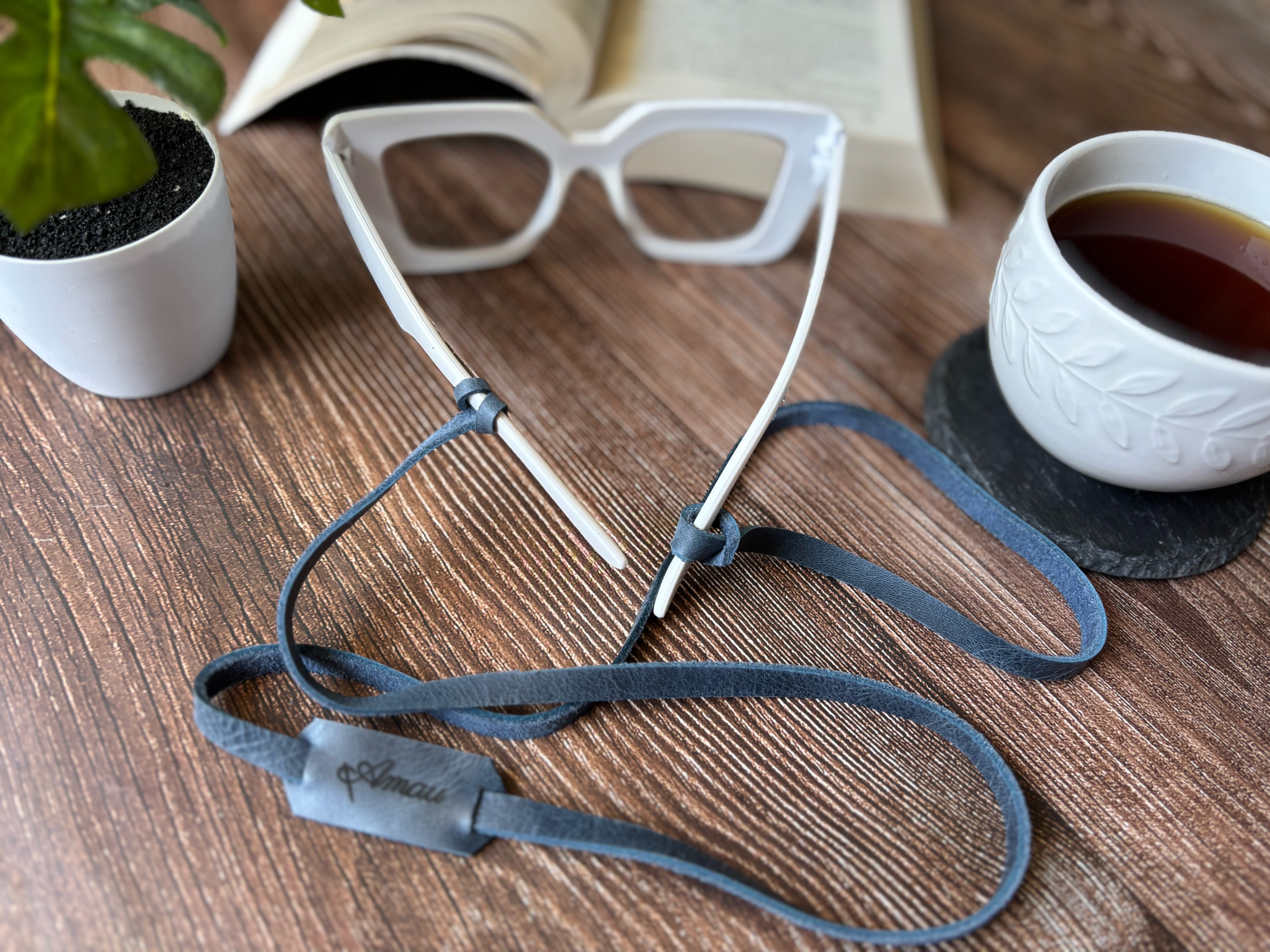 Correa de cuero para lentes ópticos o de sol color azul 6