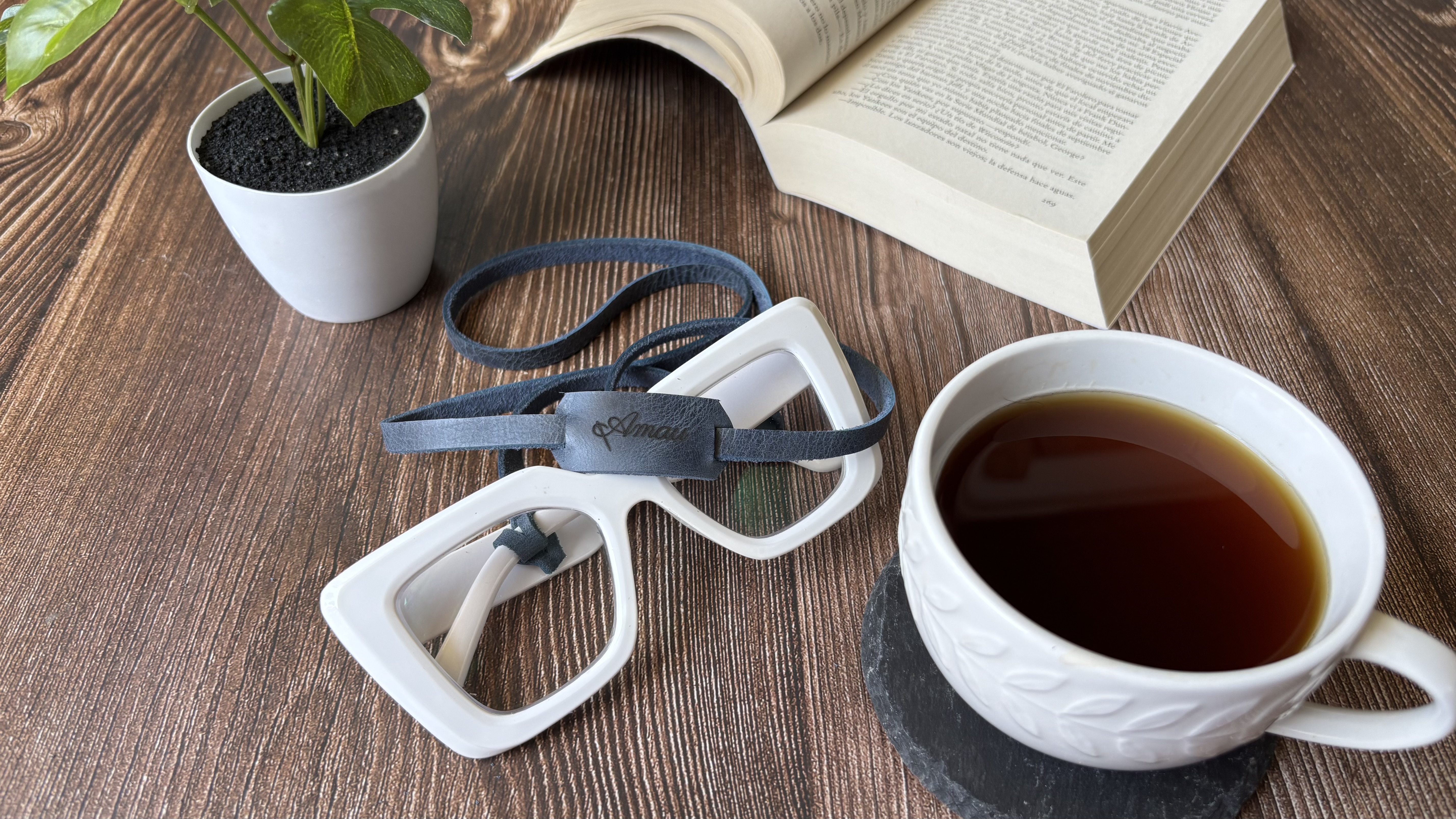 Correa de cuero para lentes ópticos o de sol color azul 1