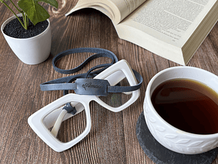 Correa de cuero para lentes ópticos o de sol color azul