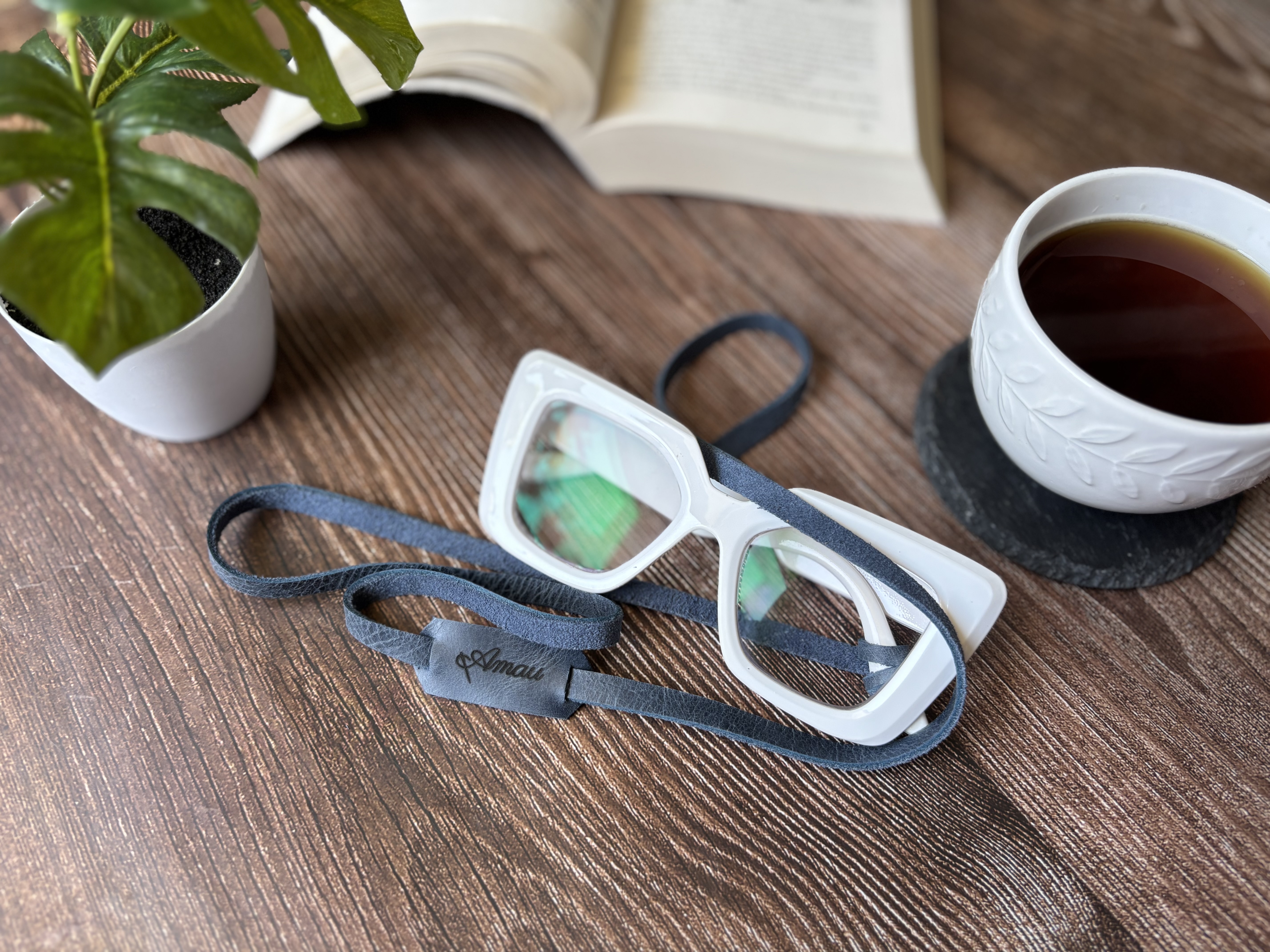 Correa de cuero para lentes ópticos o de sol color azul 8