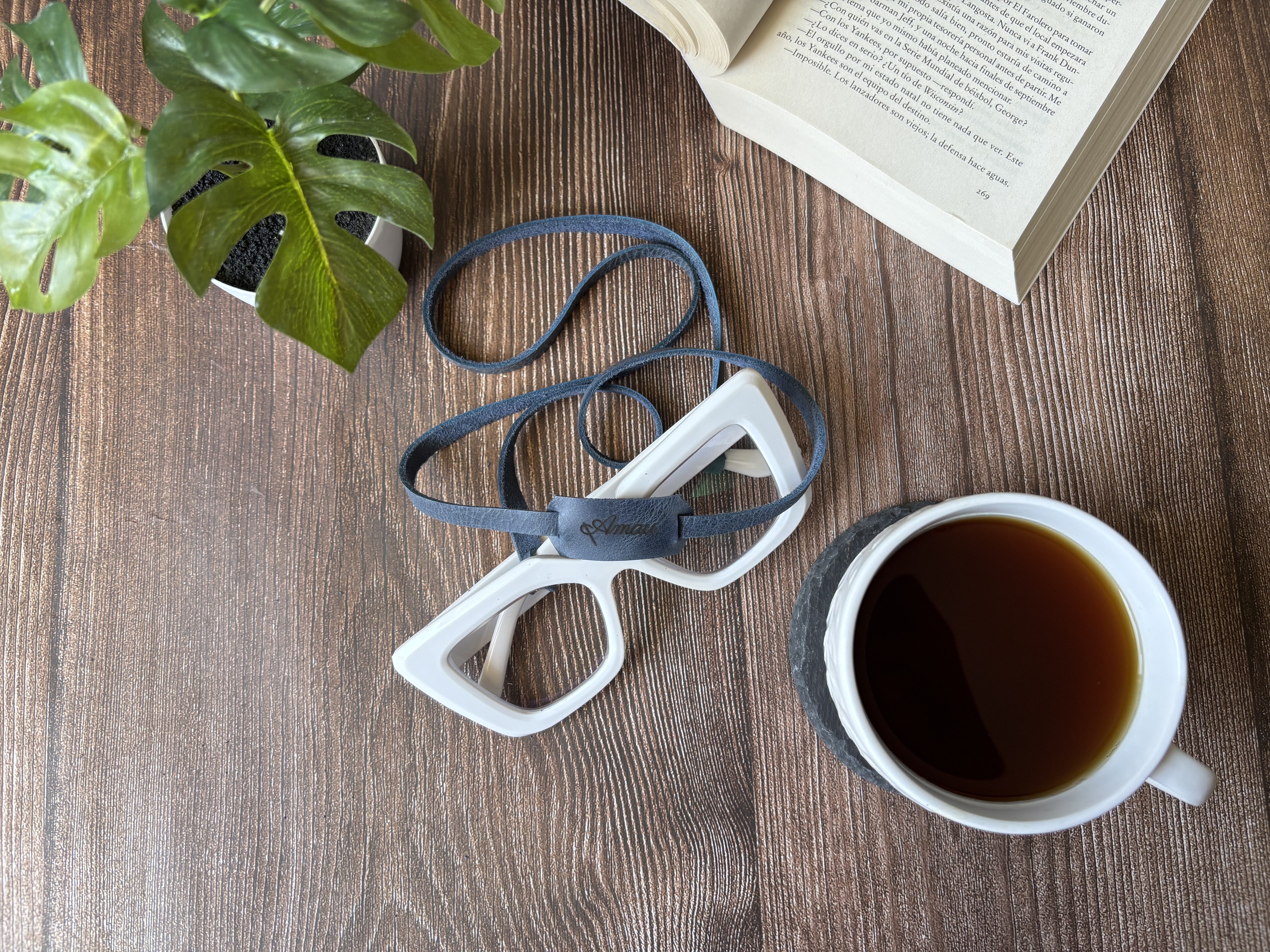 Correa de cuero para lentes ópticos o de sol color azul 9