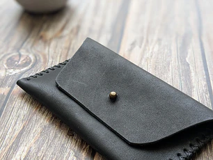 Monedero de cuero Amau color Negro