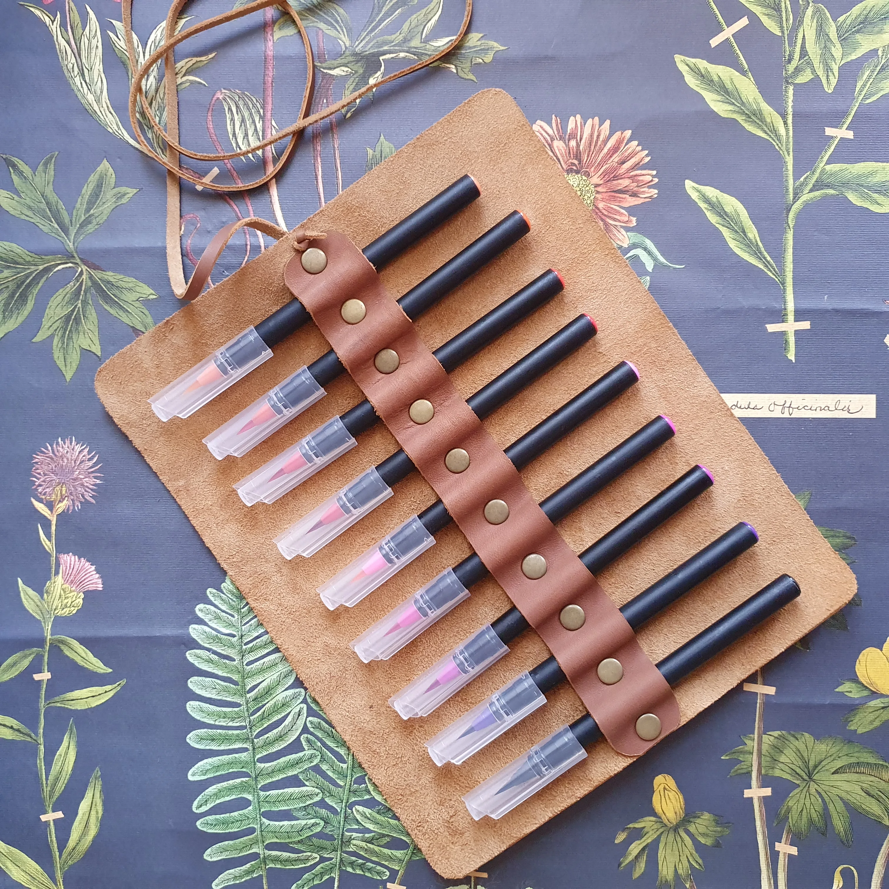 Estuche de cuero roll-on con 9 compartimientos color Nuez 1