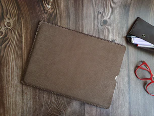 Funda de cuero para notebook de 13