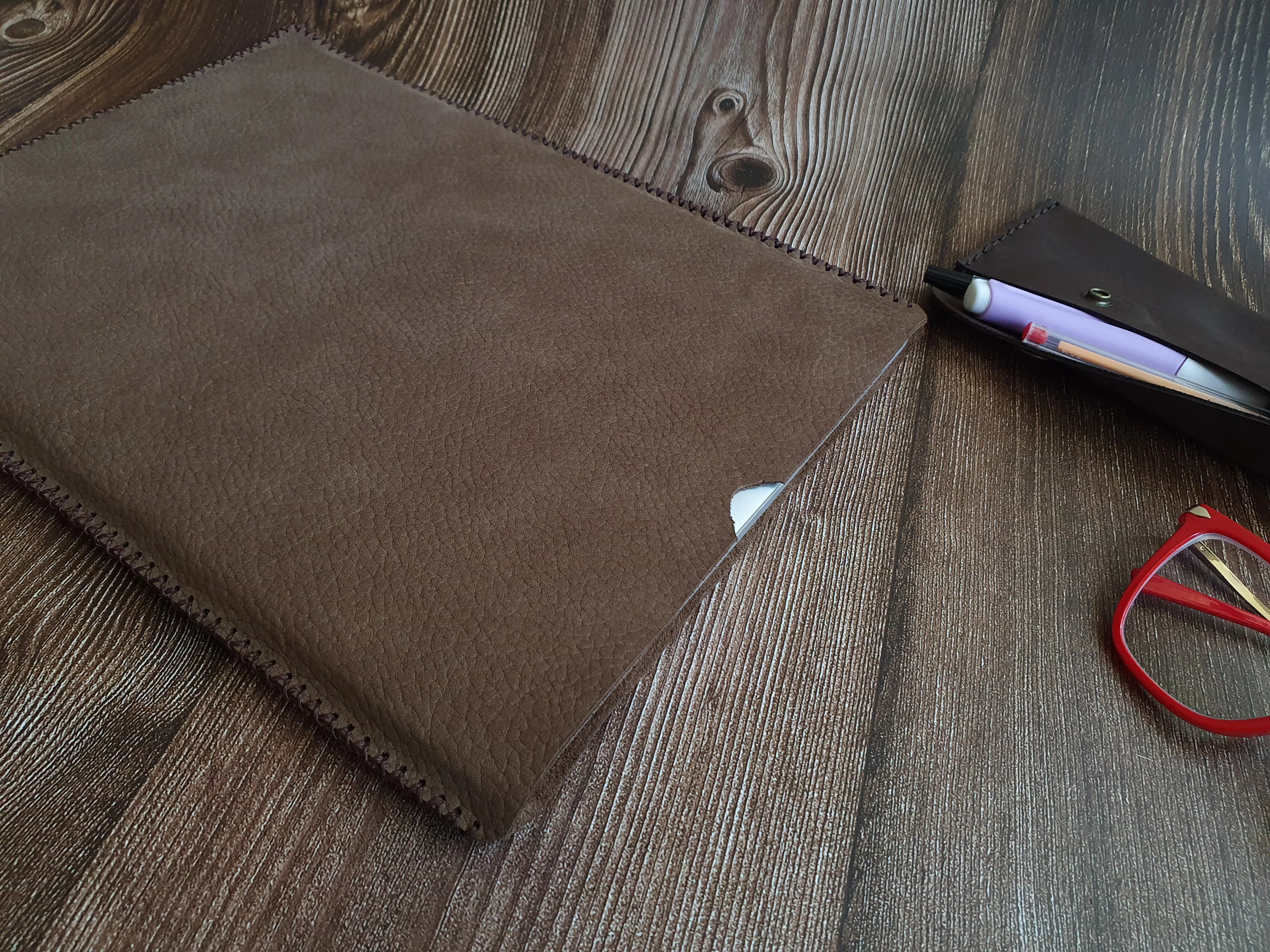 Funda de cuero para notebook de 13