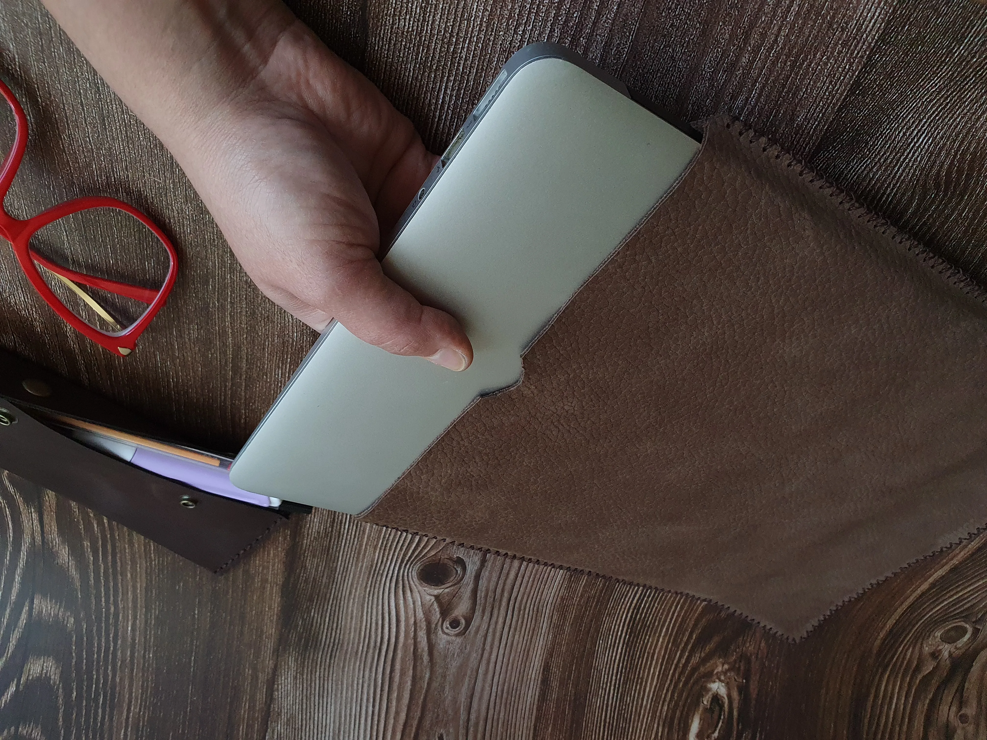Funda de cuero para notebook de 13