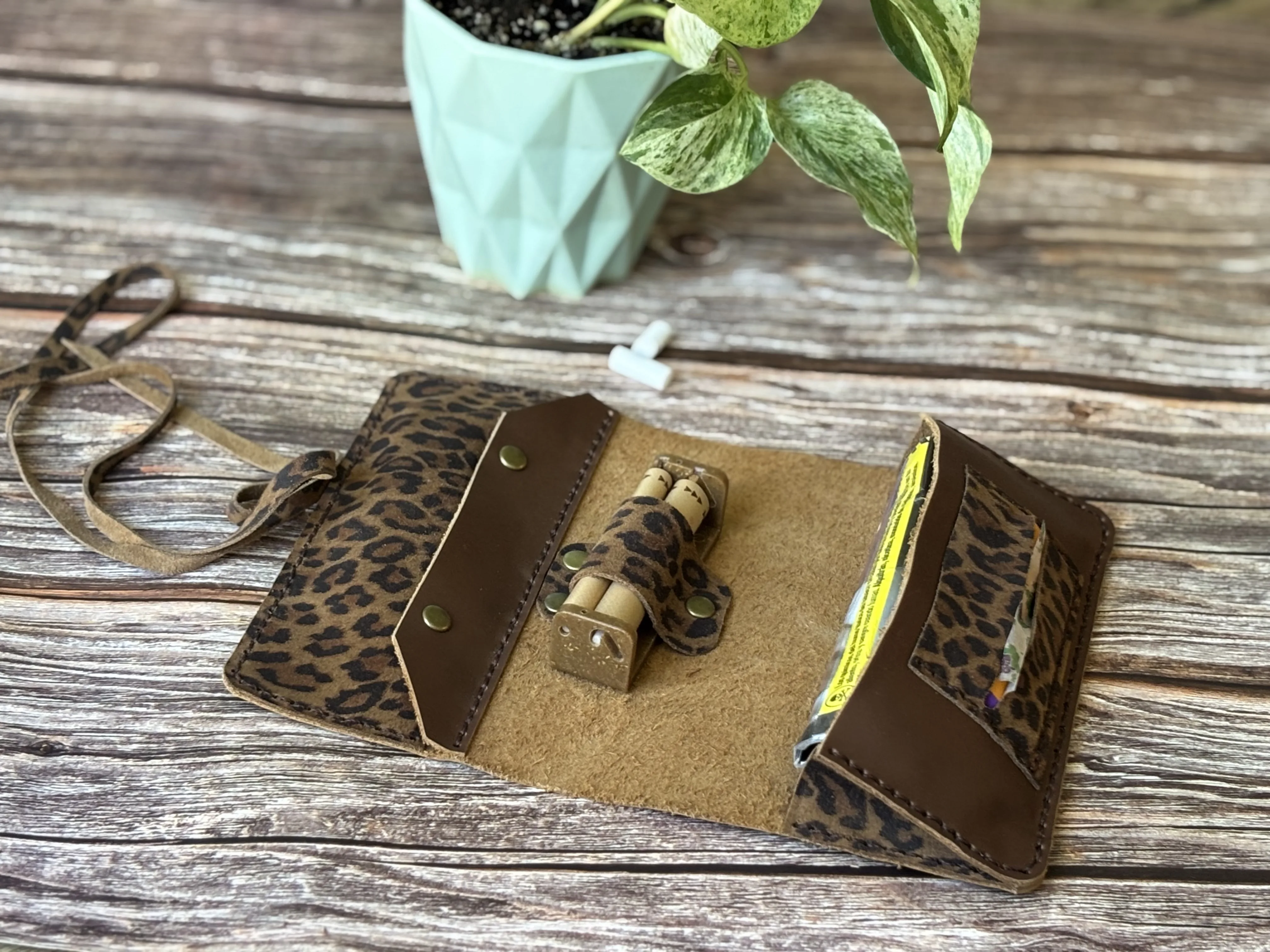 Tabaquera de cuero color Leopardo Chocolate 5