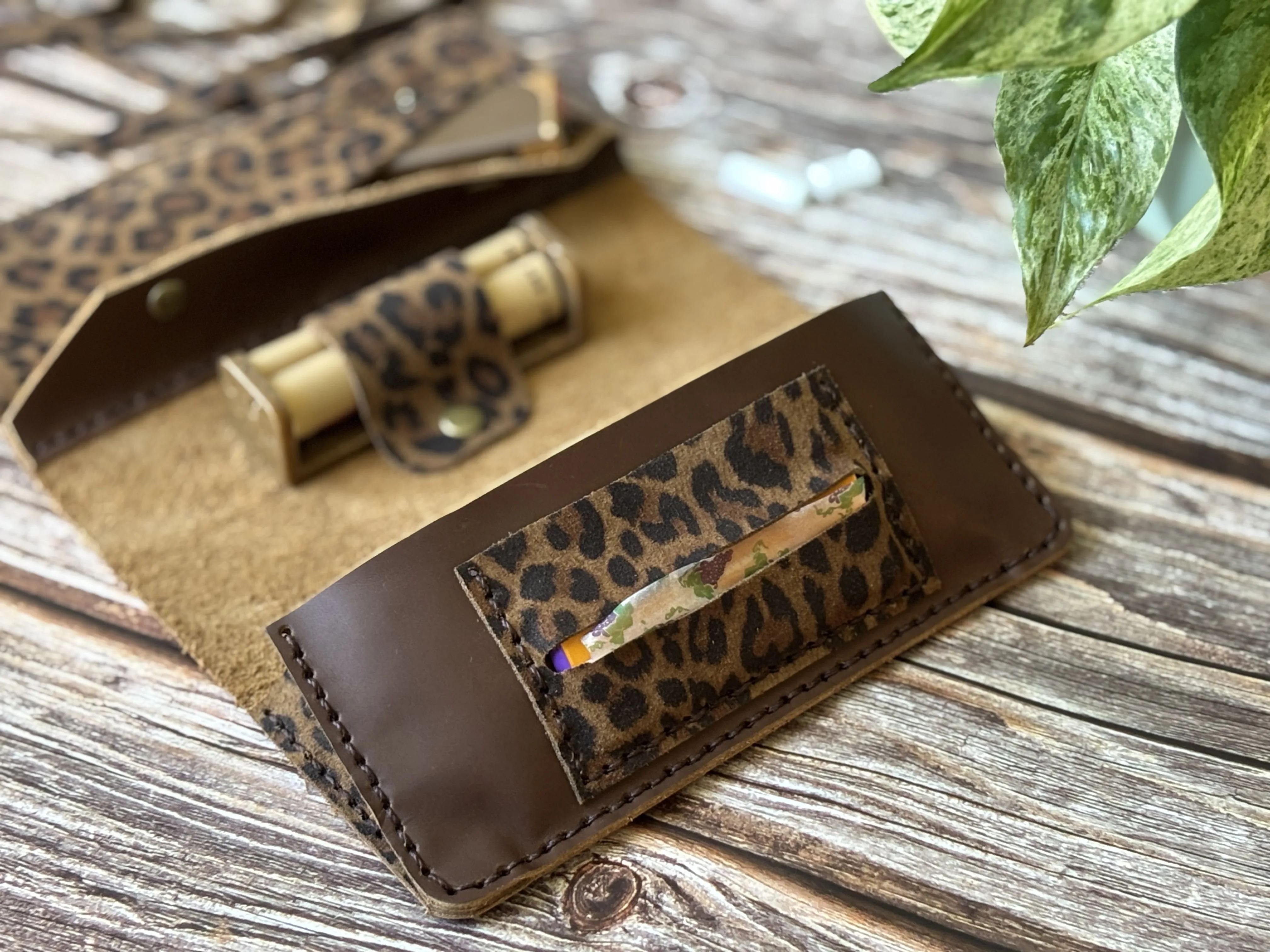 Tabaquera de cuero color Leopardo Chocolate 7