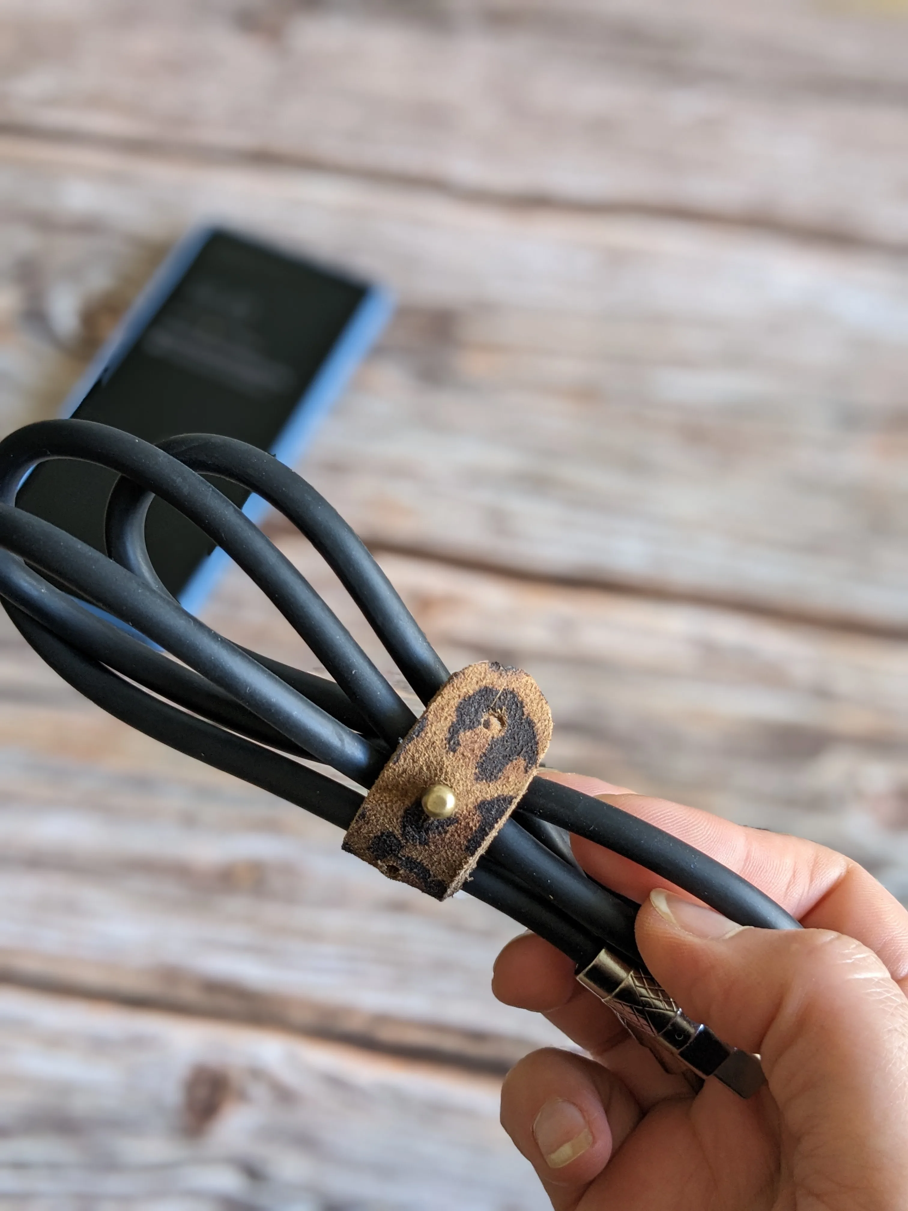 Organizador de cables color Leopardo Taupe 1
