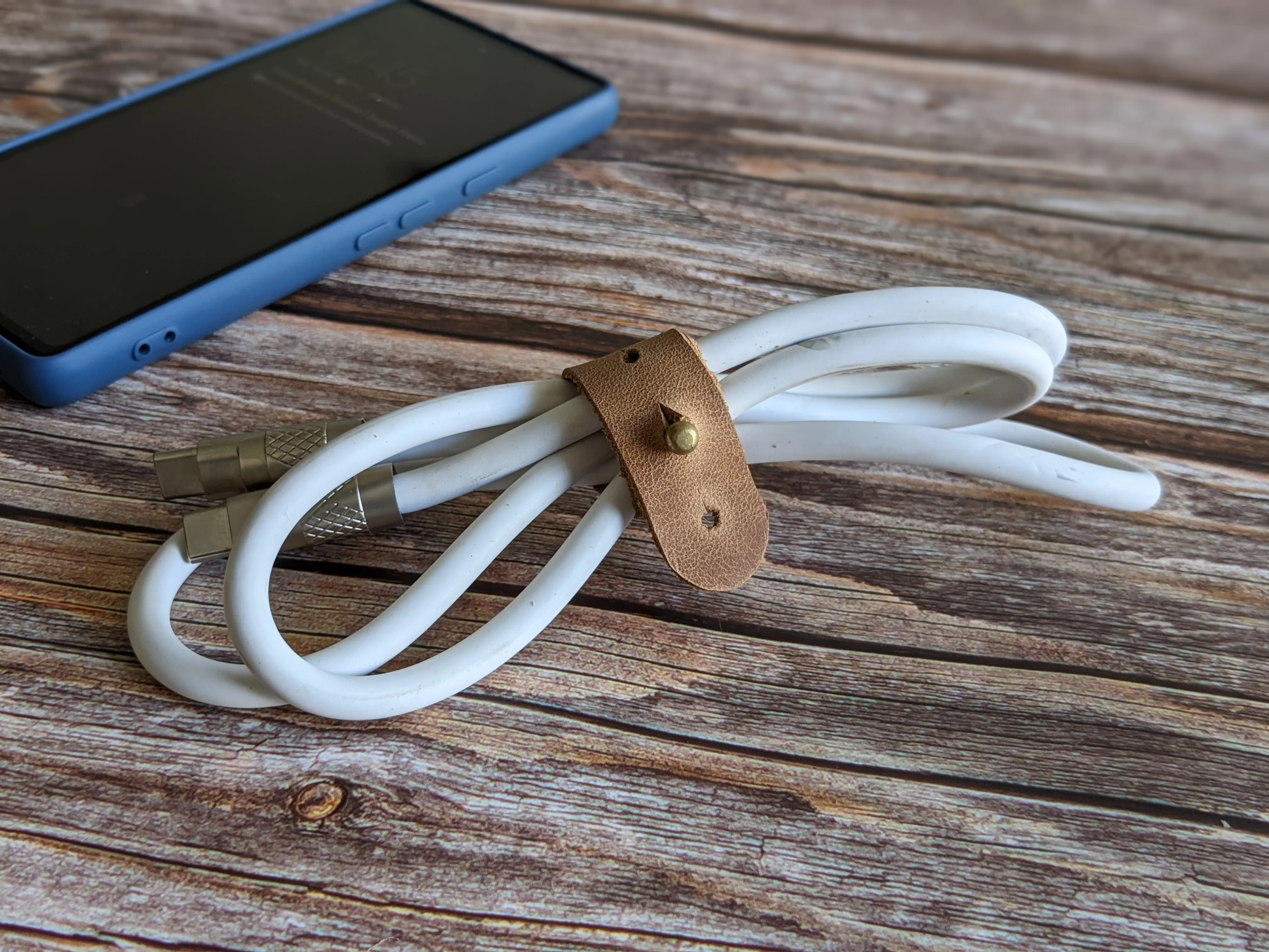 Organizador de cables color Miel 3