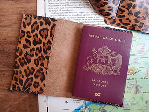 Funda pasaporte de cuero color Leopardo