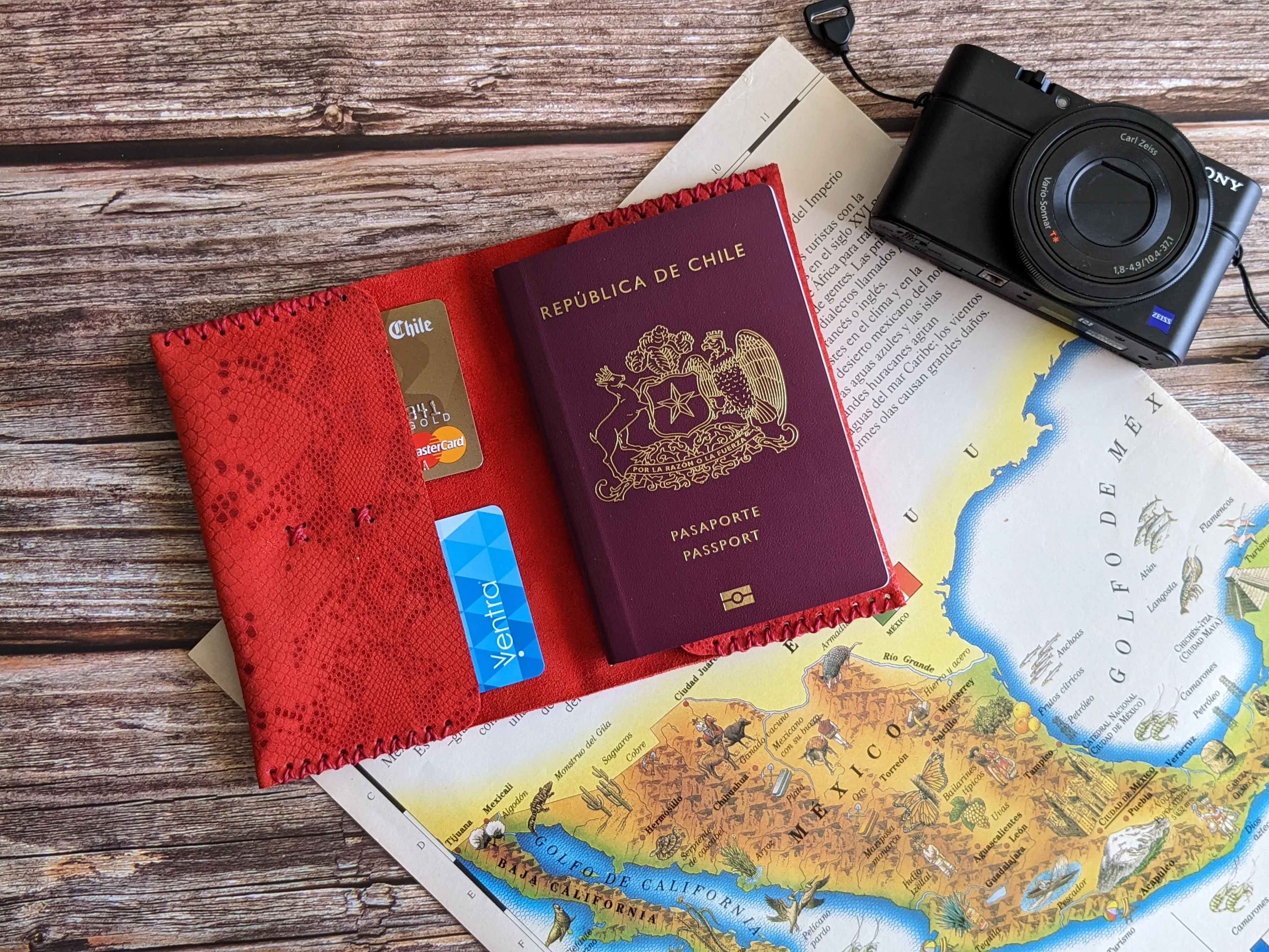 Portapasaporte color Cobra Rojo 2