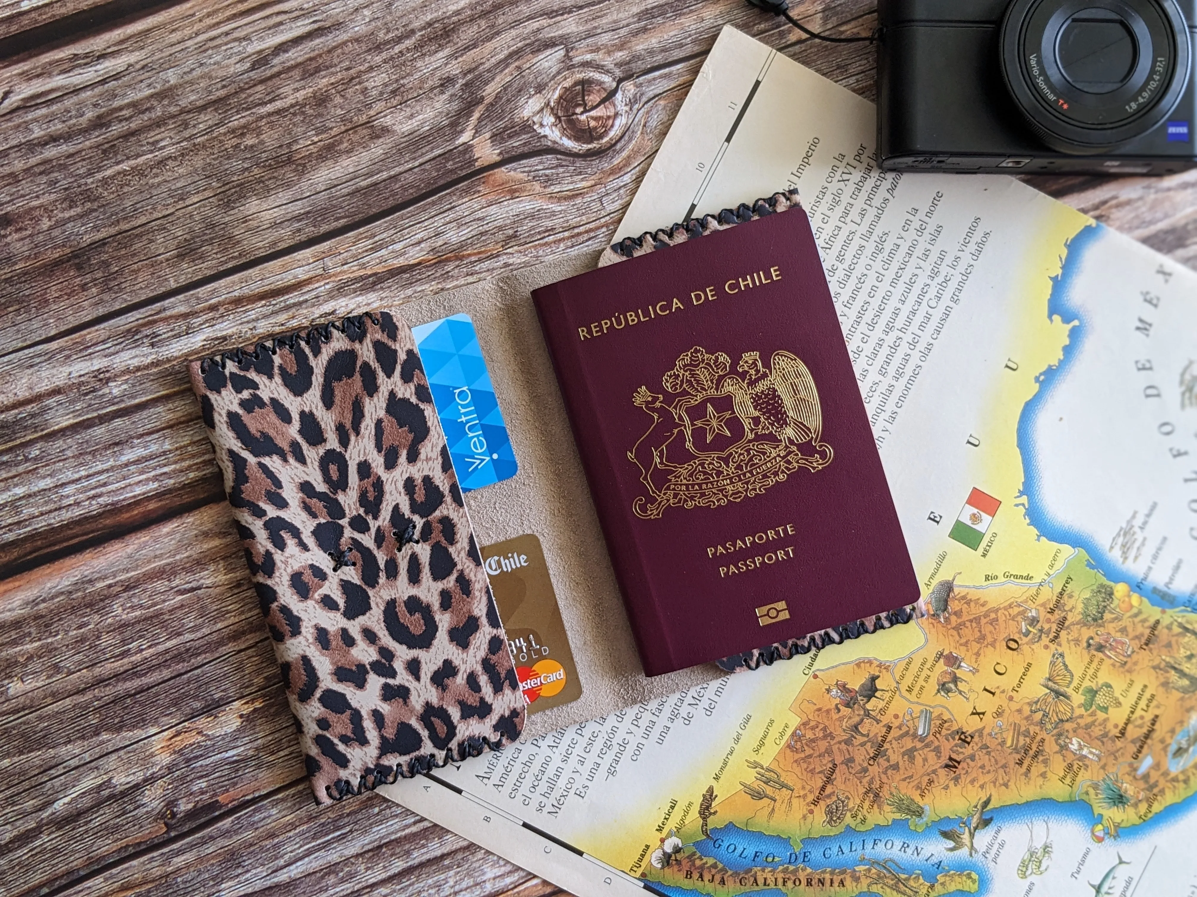 Portapasaporte color Leopardo blanco  3