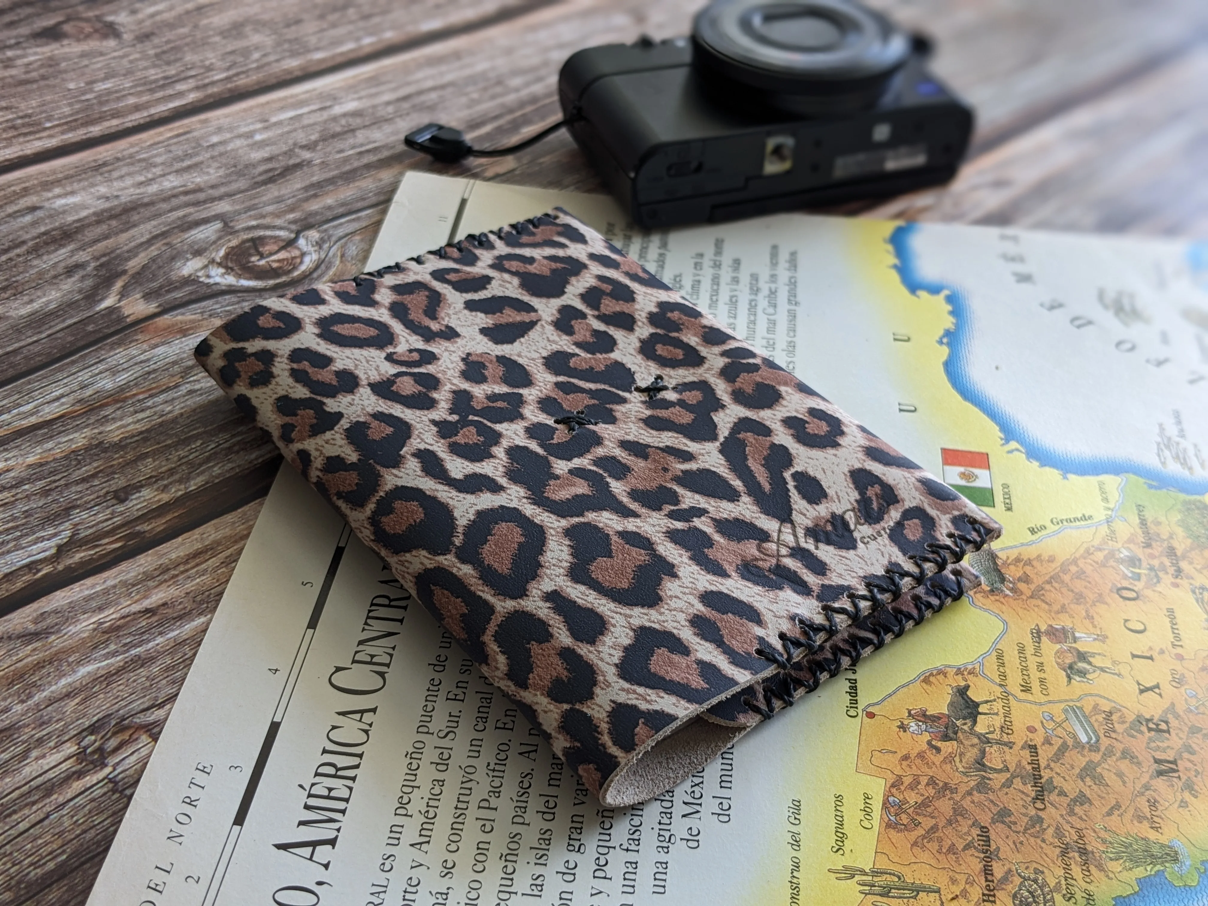 Portapasaporte color Leopardo blanco  5