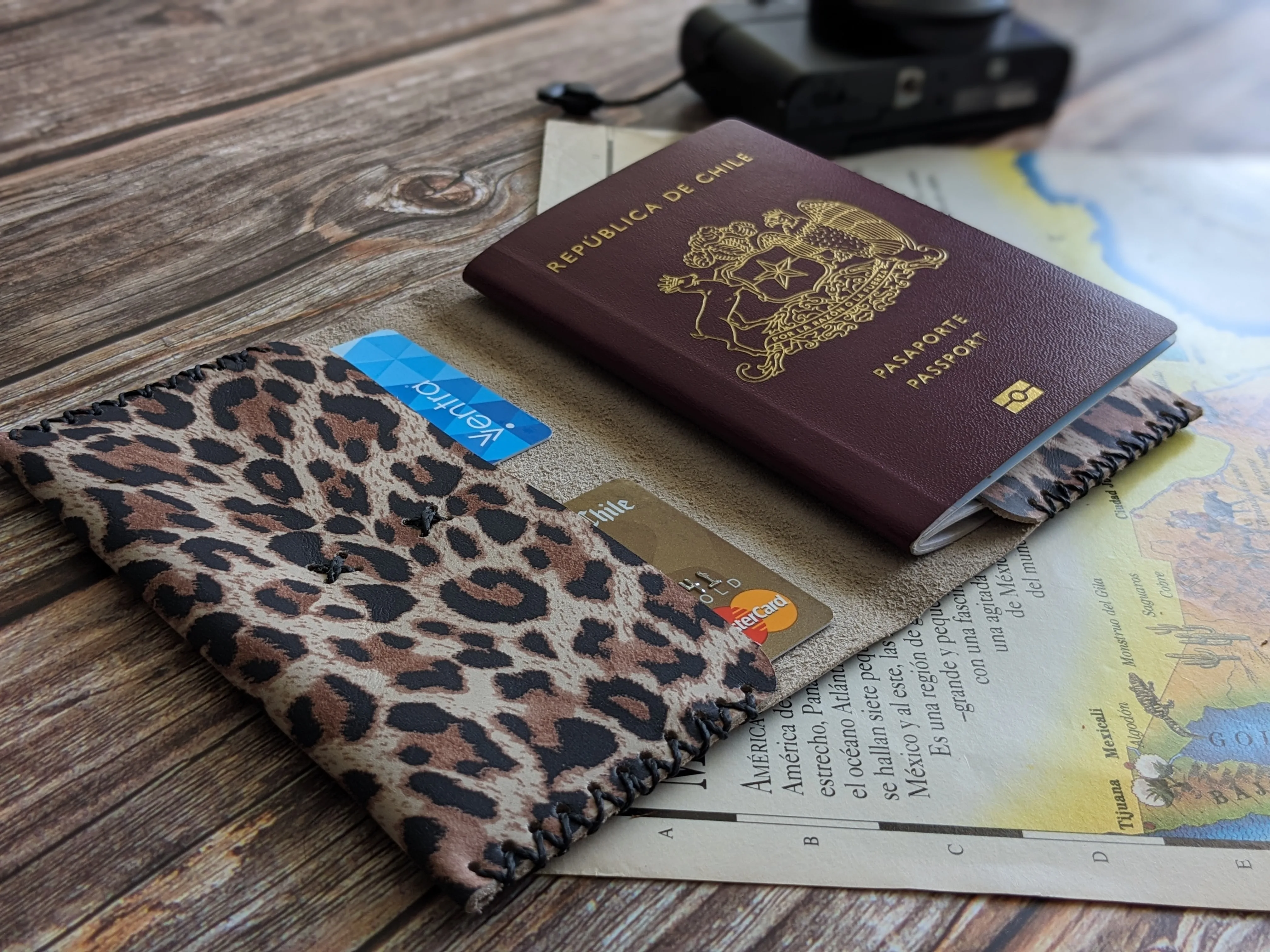 Portapasaporte color Leopardo blanco  6