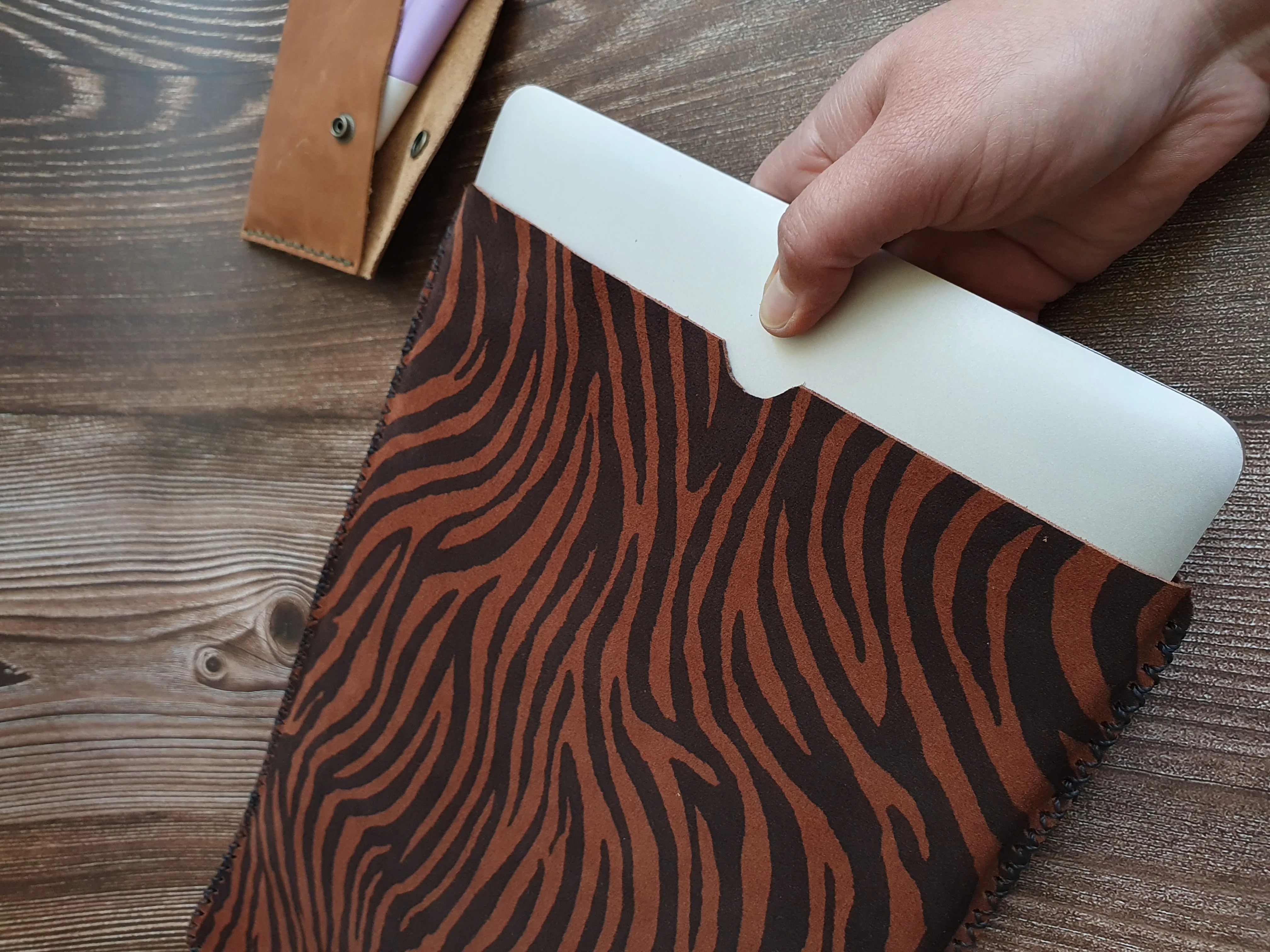 Funda de cuero para notebook de 13