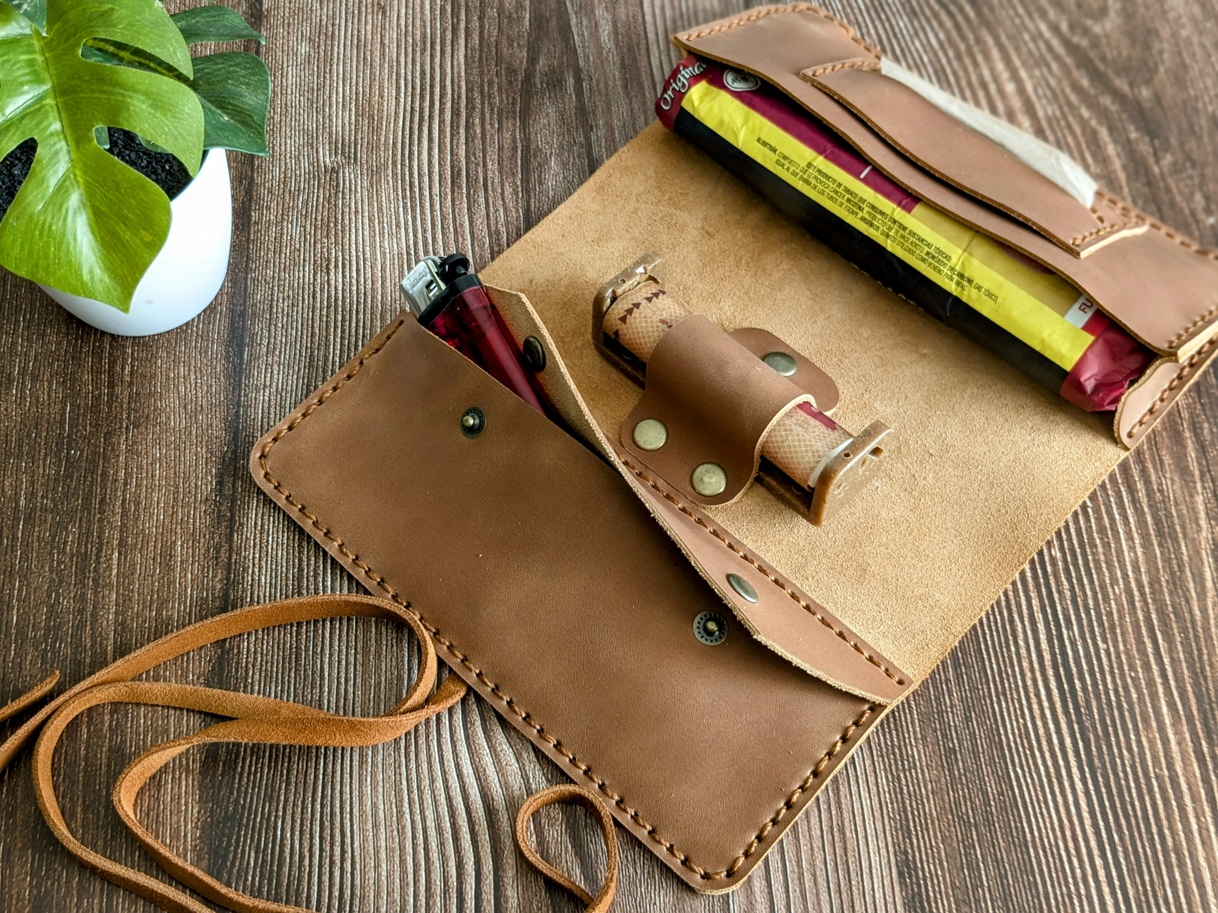 Tabaquera de cuero color Camel 3