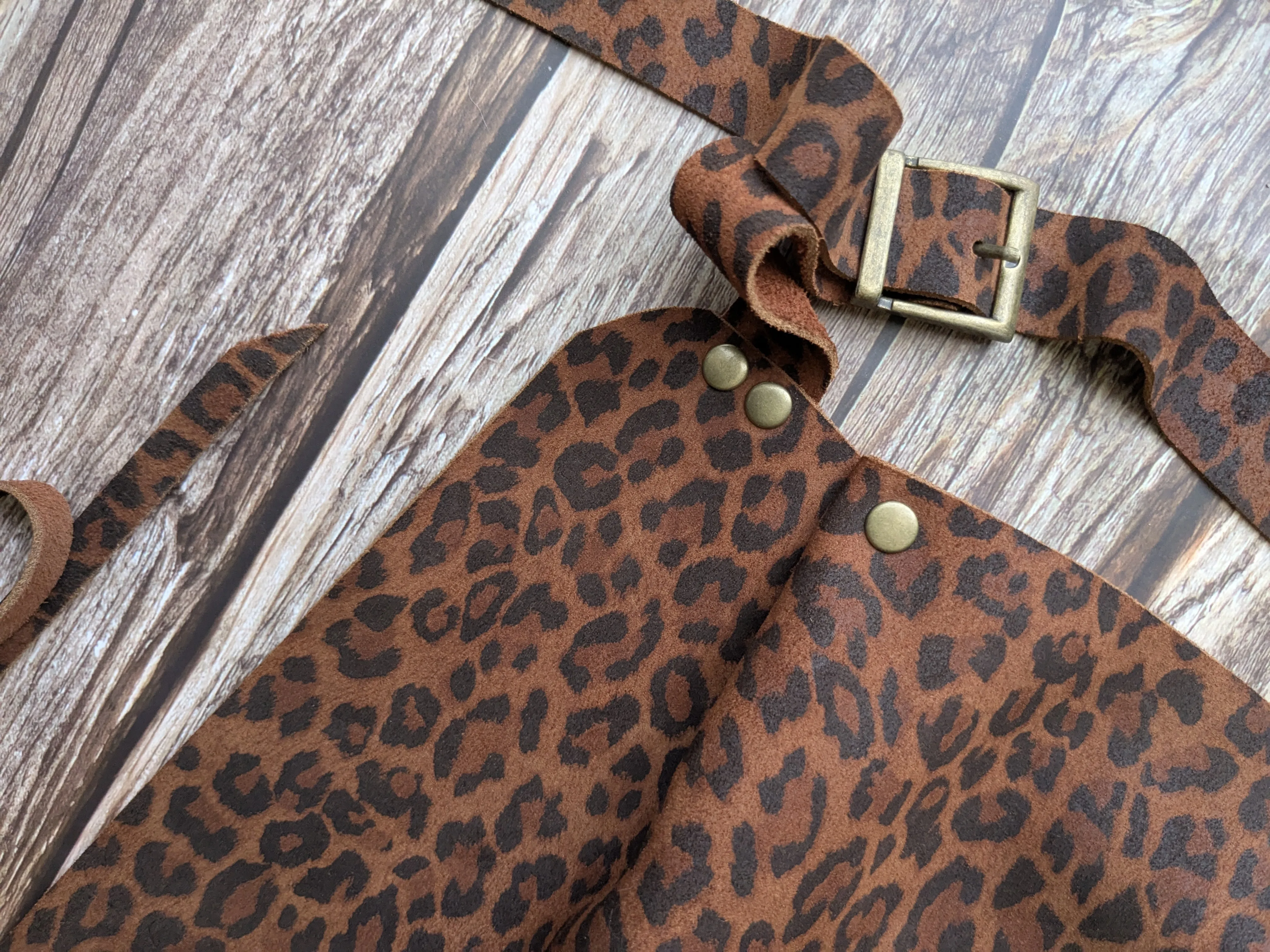 Delantal de cuero talla M color Leopardo Roble  12