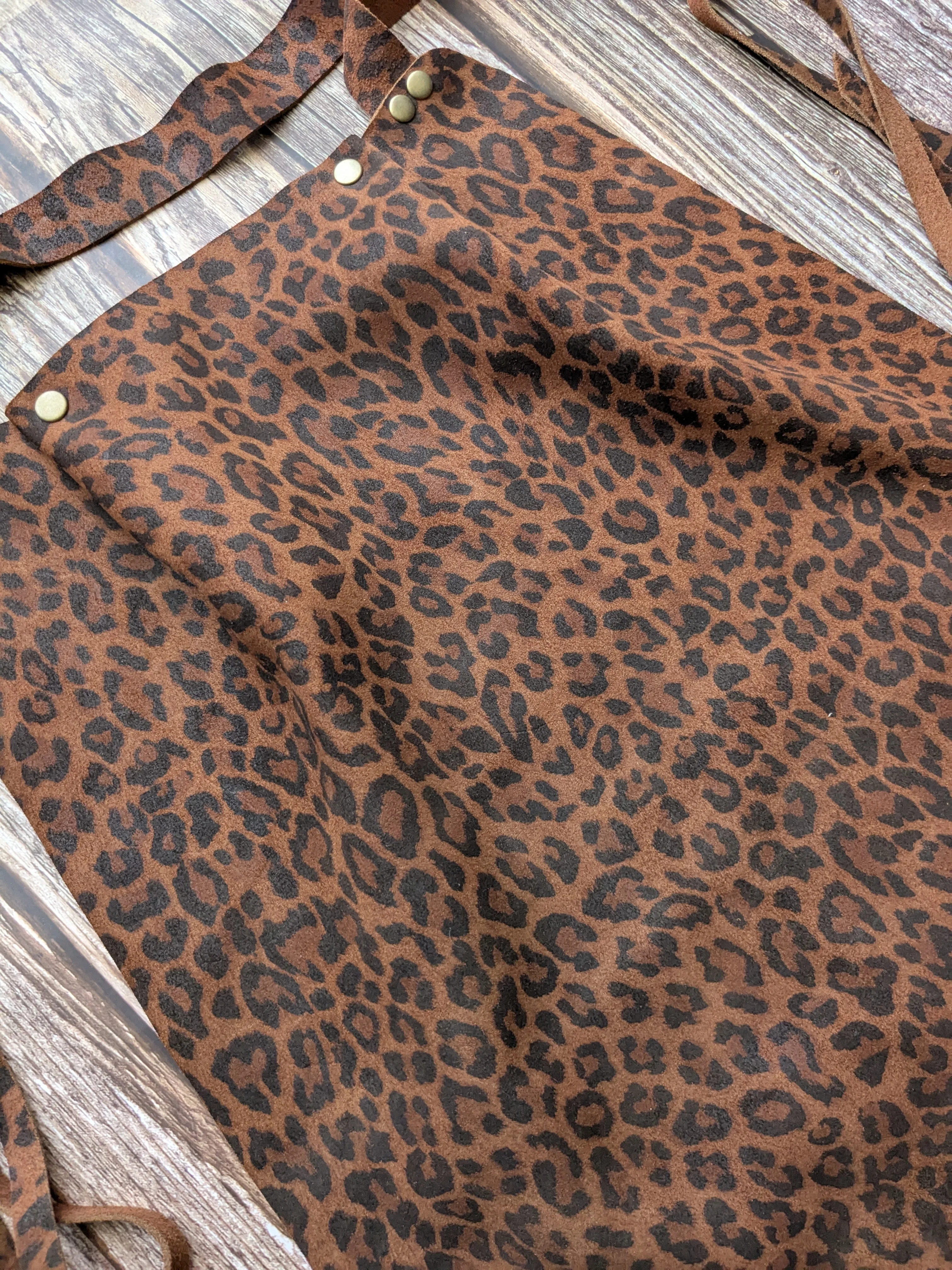 Delantal de cuero talla M color Leopardo Roble  4