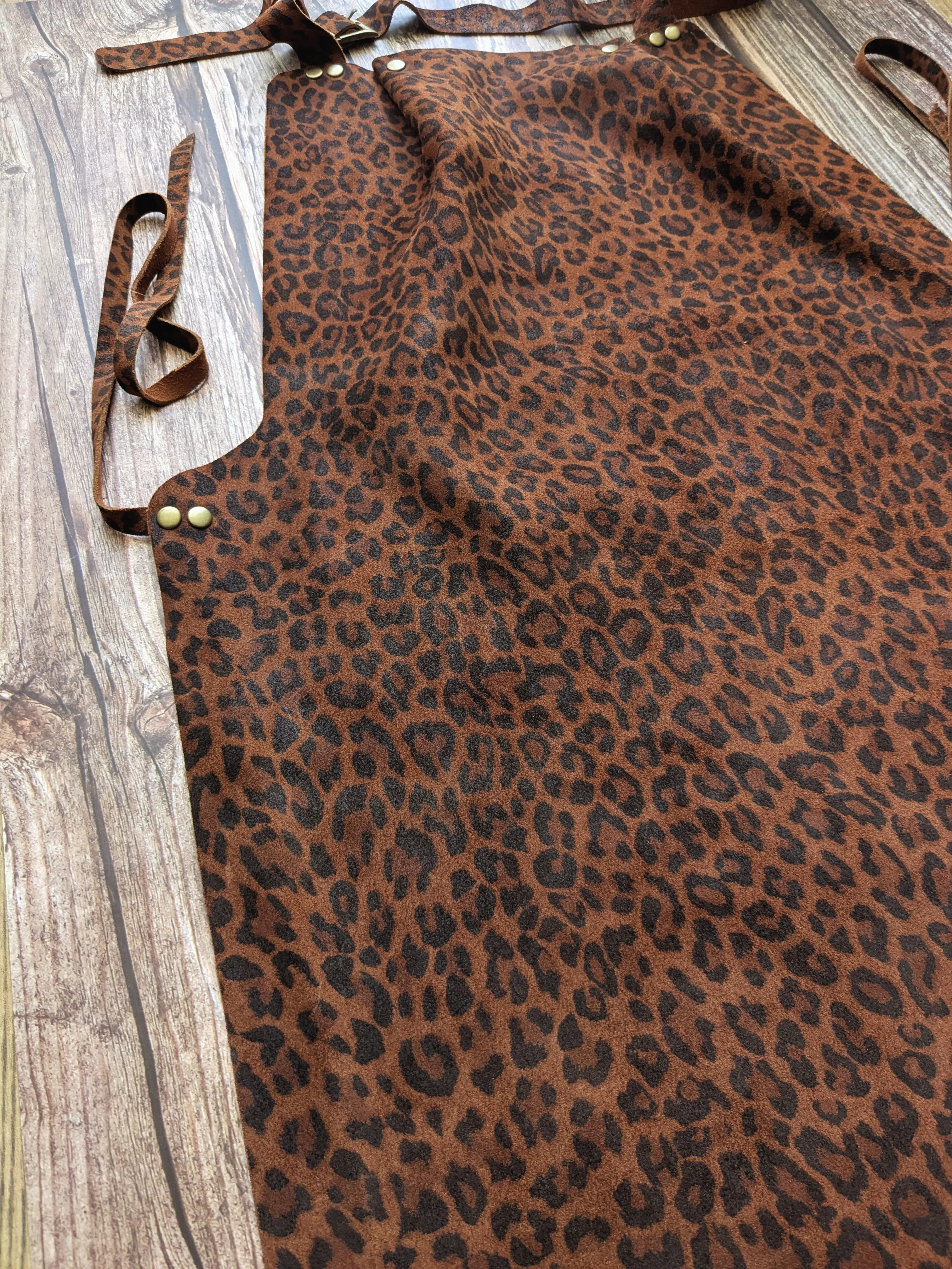 Delantal de cuero talla M color Leopardo Roble  10