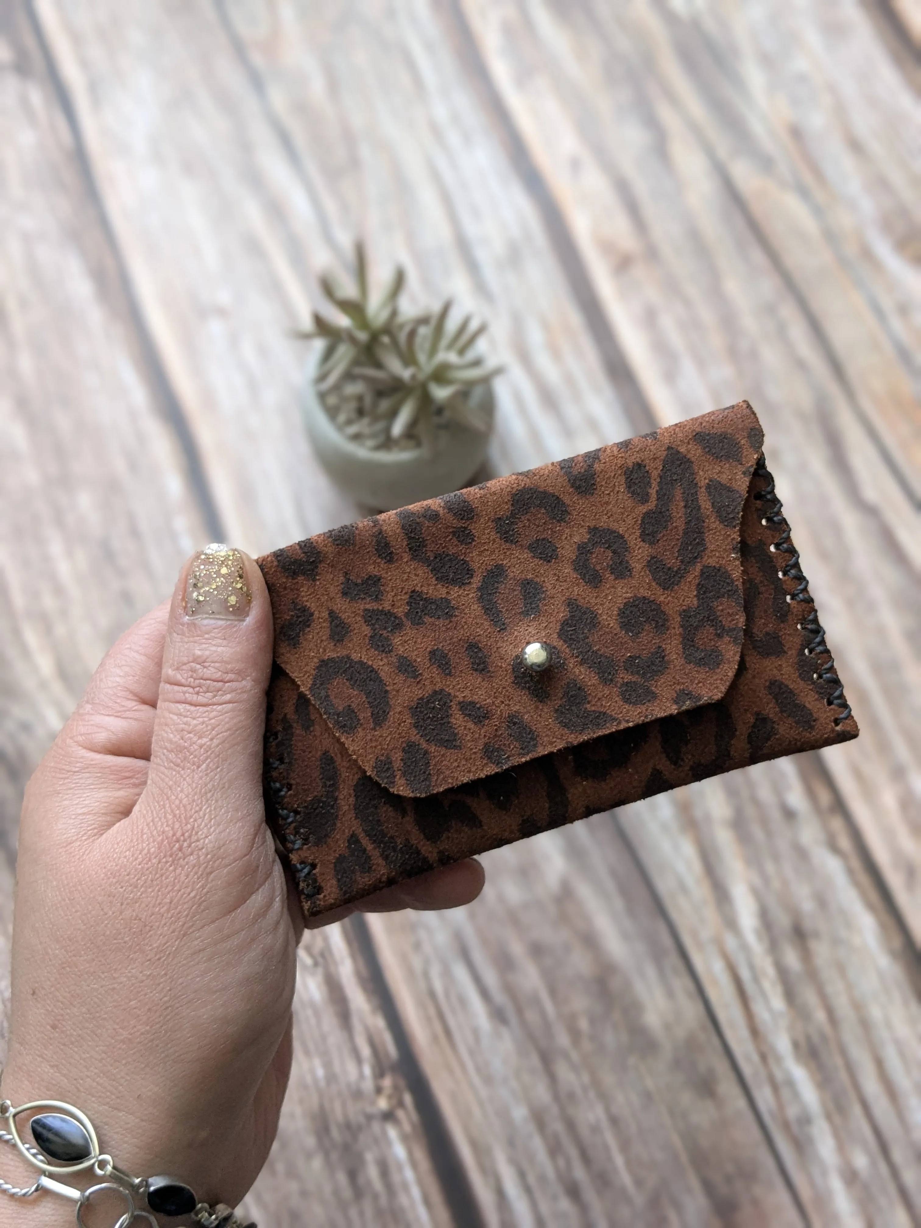 Monedero de cuero color Leopardo Roble  1