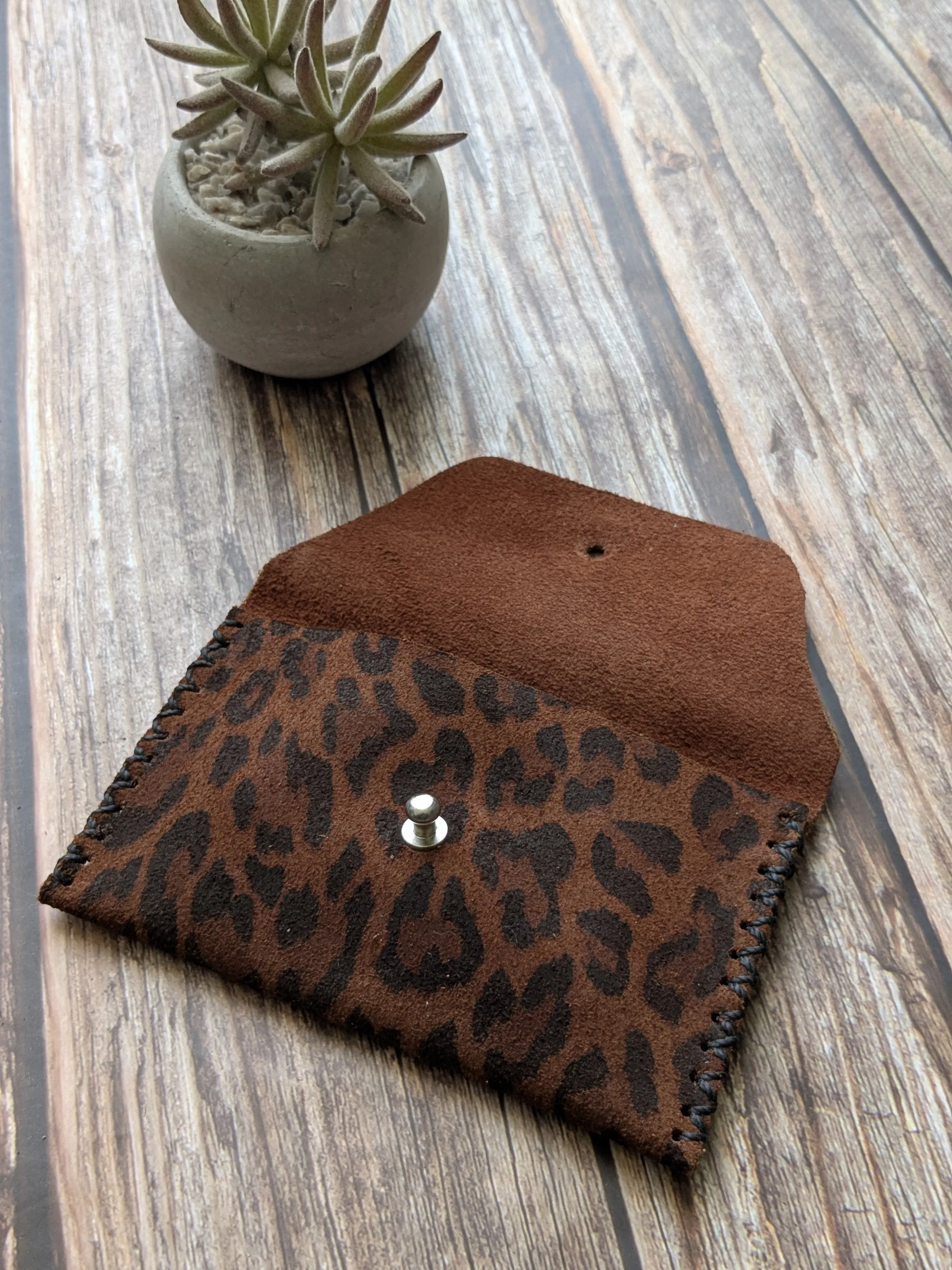 Monedero de cuero color Leopardo Roble  7