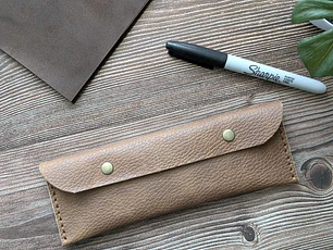 Estuche de cuero color Almendra S