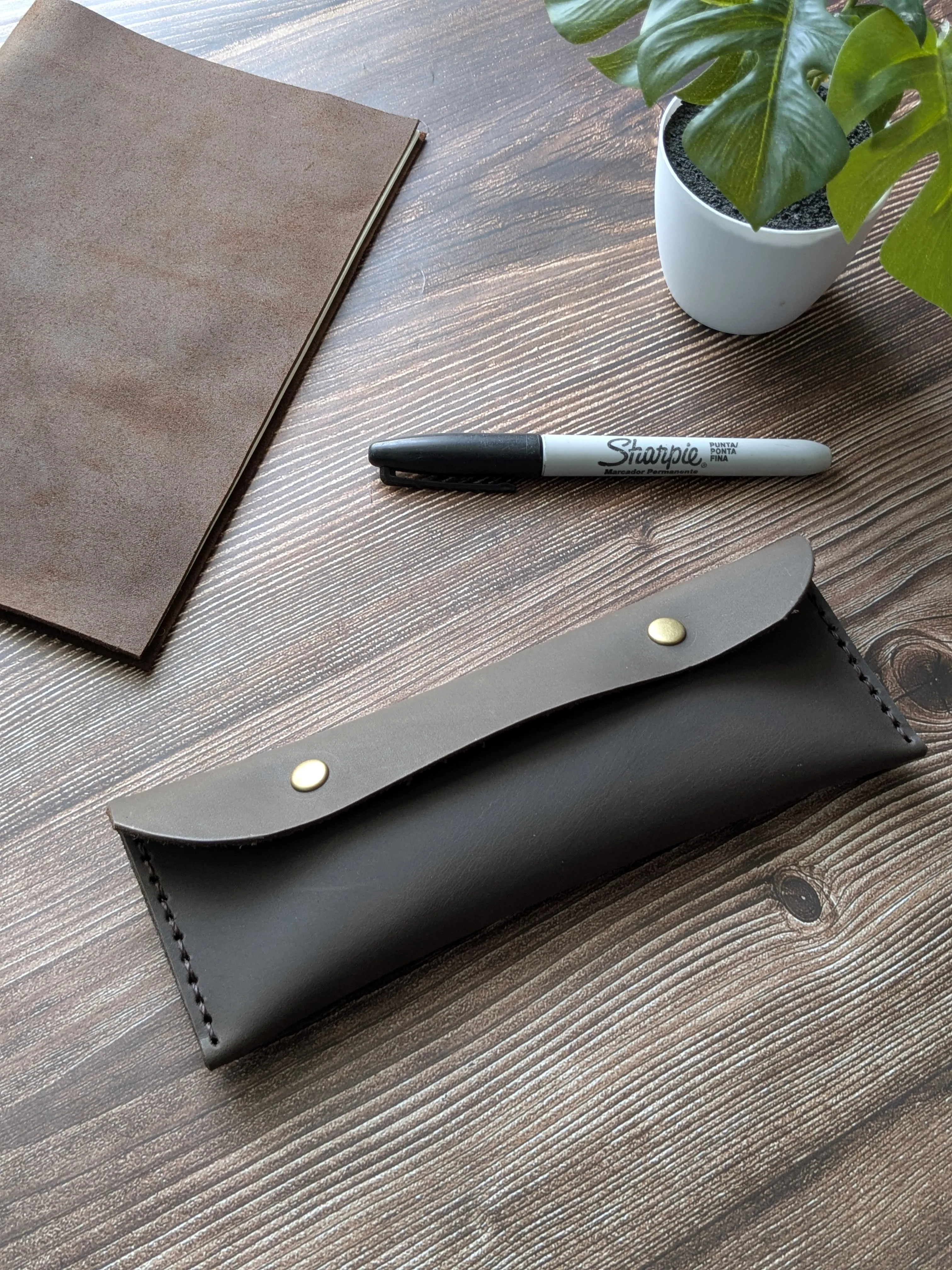 Estuche de cuero color Café Moro S 2