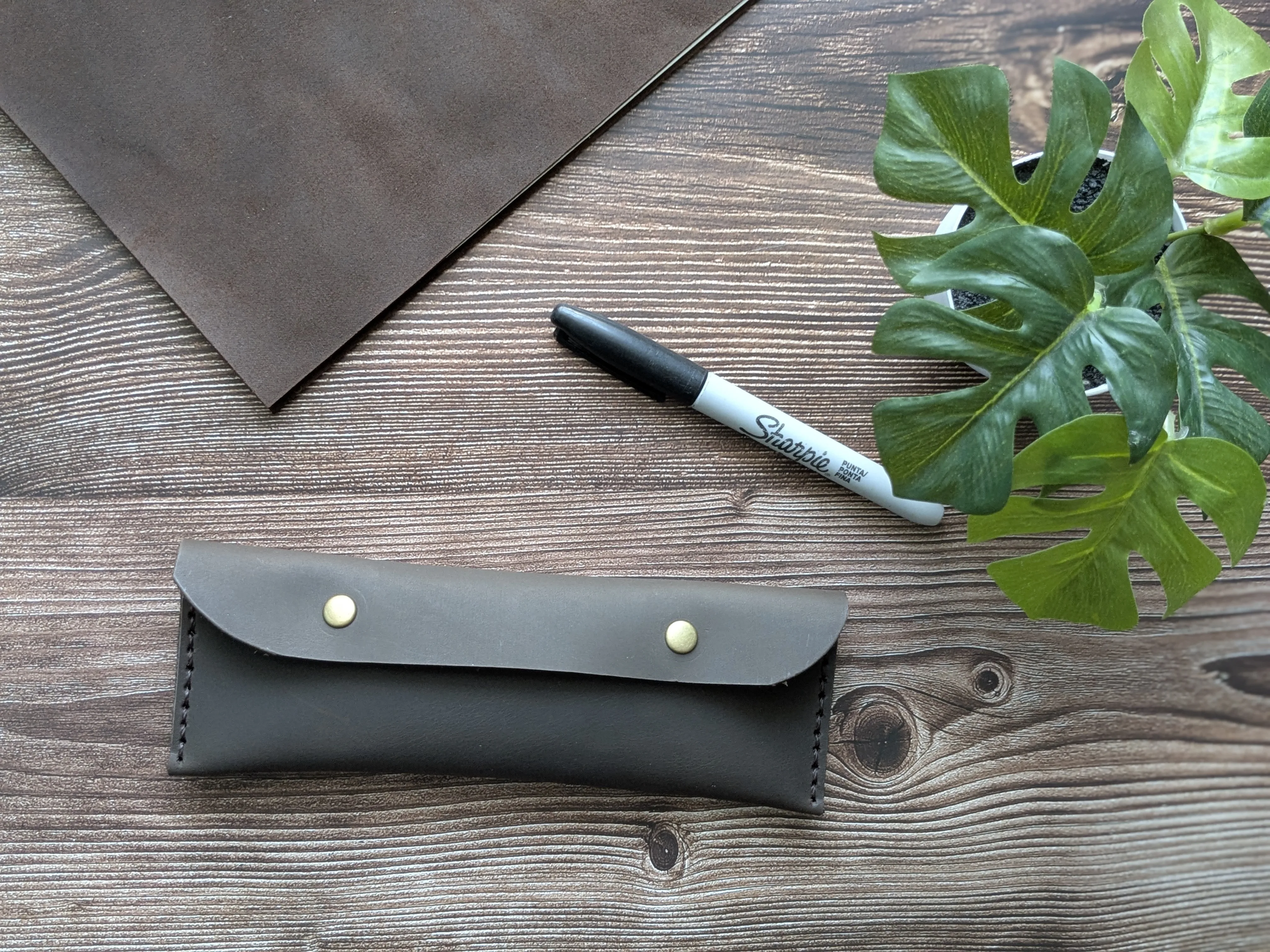 Estuche de cuero color Café Moro S 6