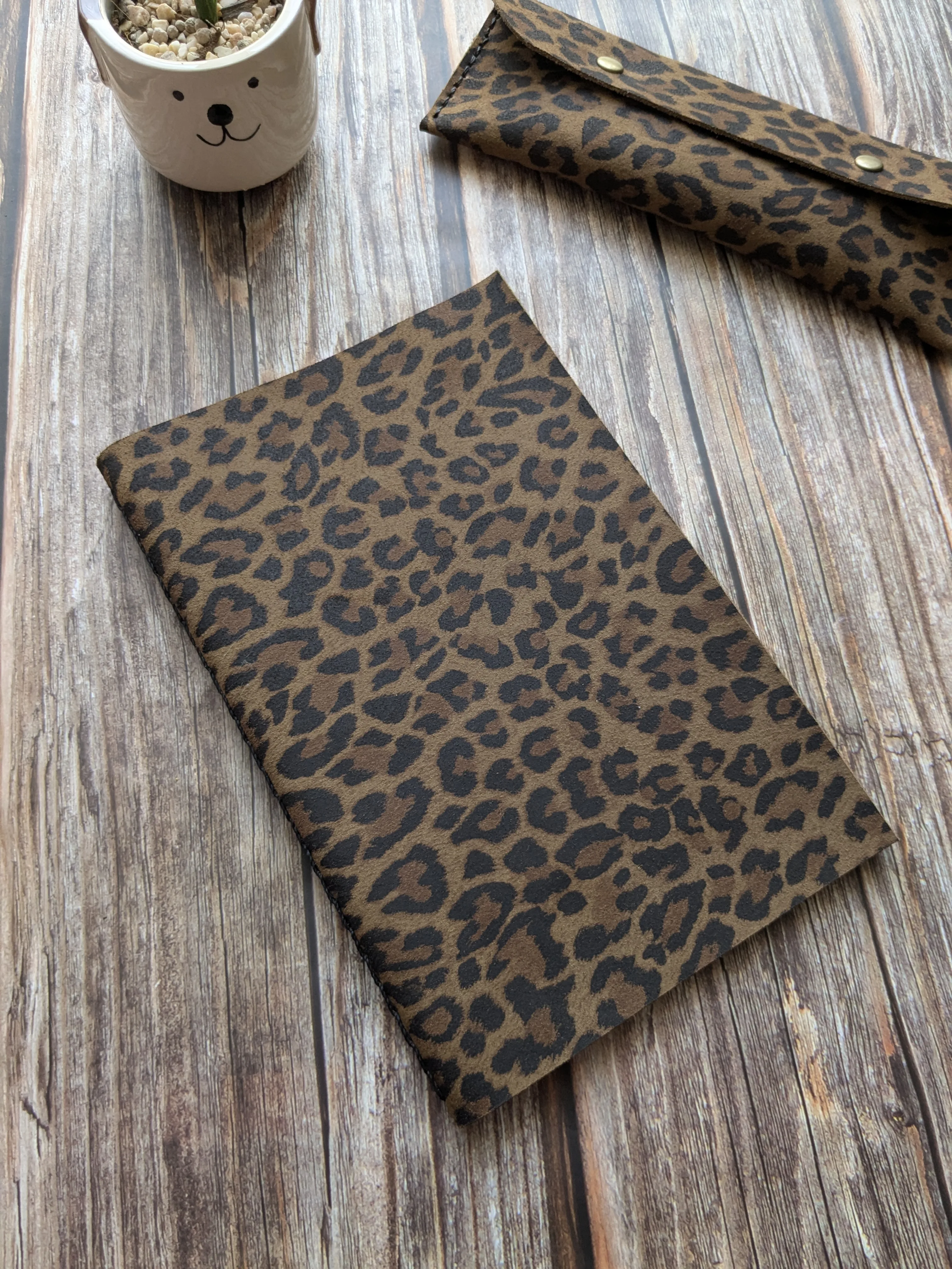 Bitácora grande color Leopardo Taupe 11