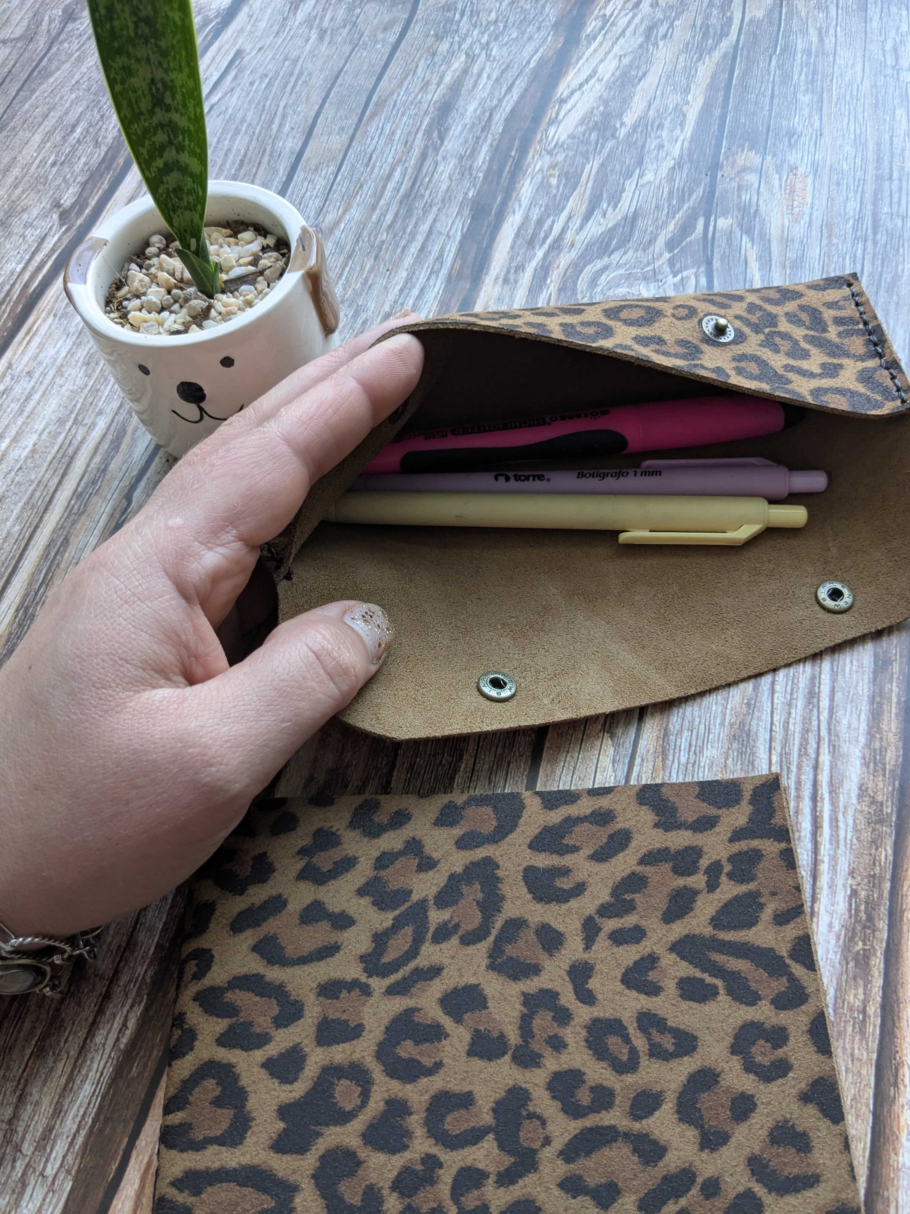 Estuche de cuero S color Leopardo Taupe 11