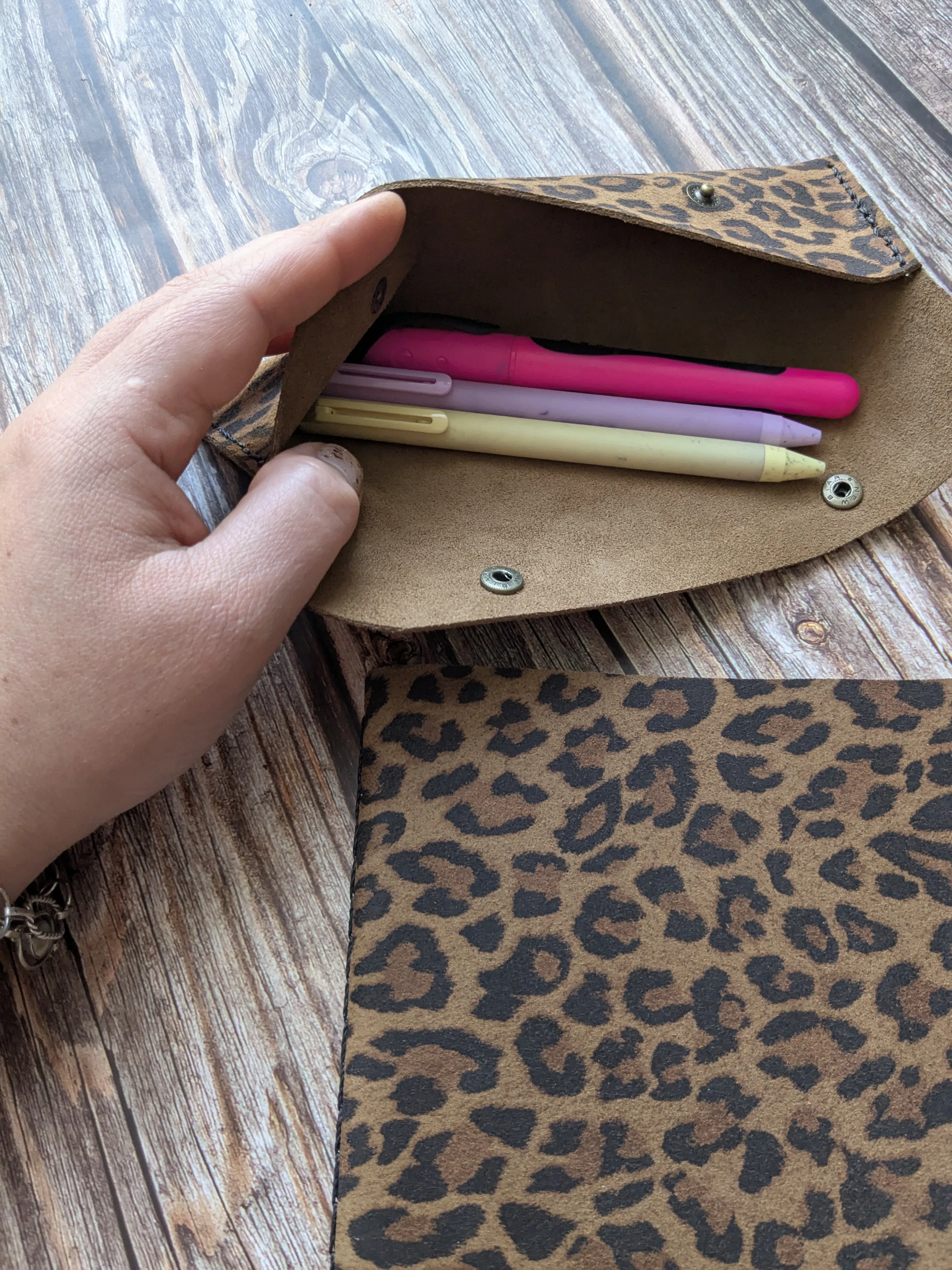 Estuche de cuero S color Leopardo Taupe 5
