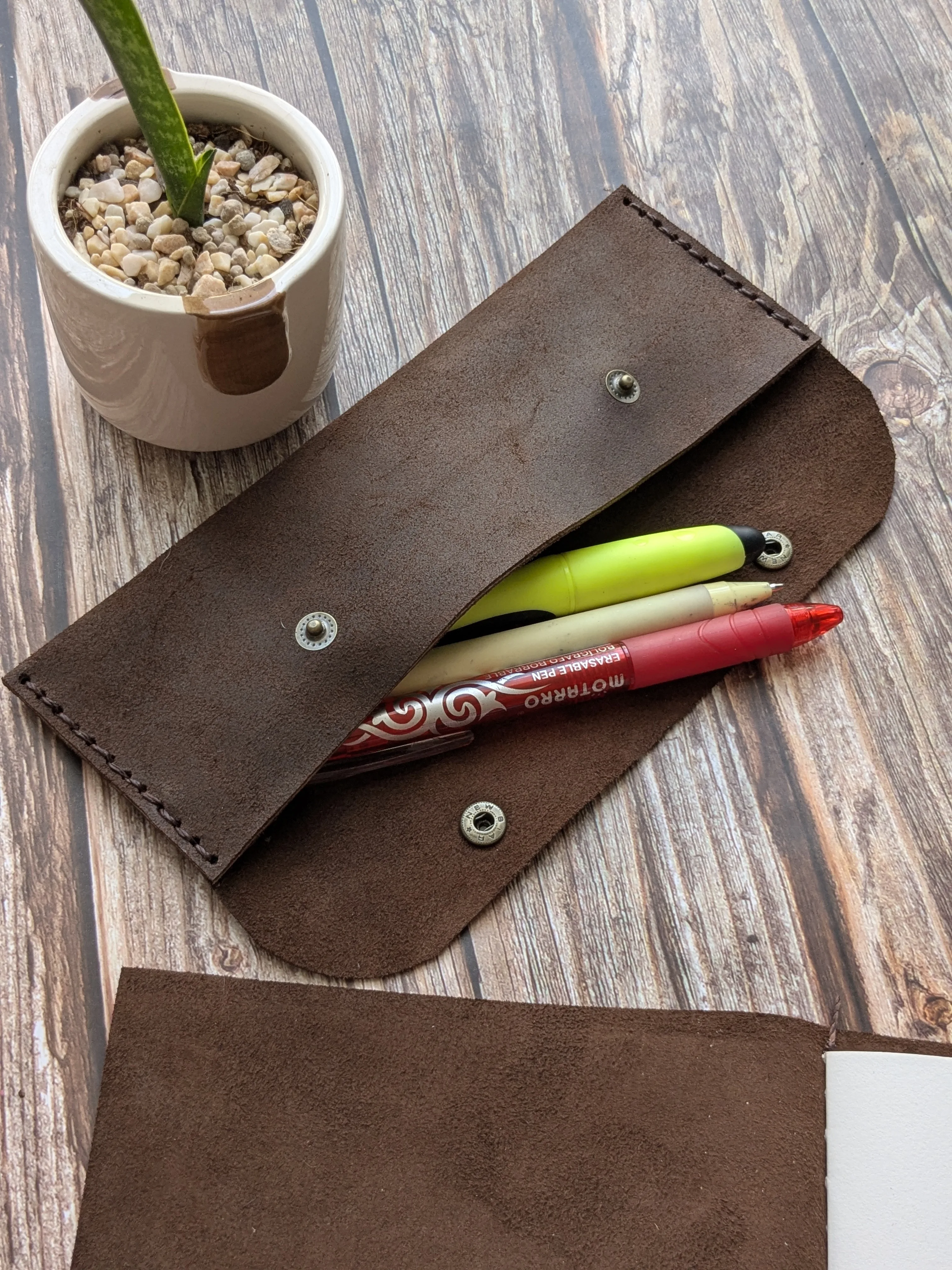 Estuche de cuero De color Chocolate  5