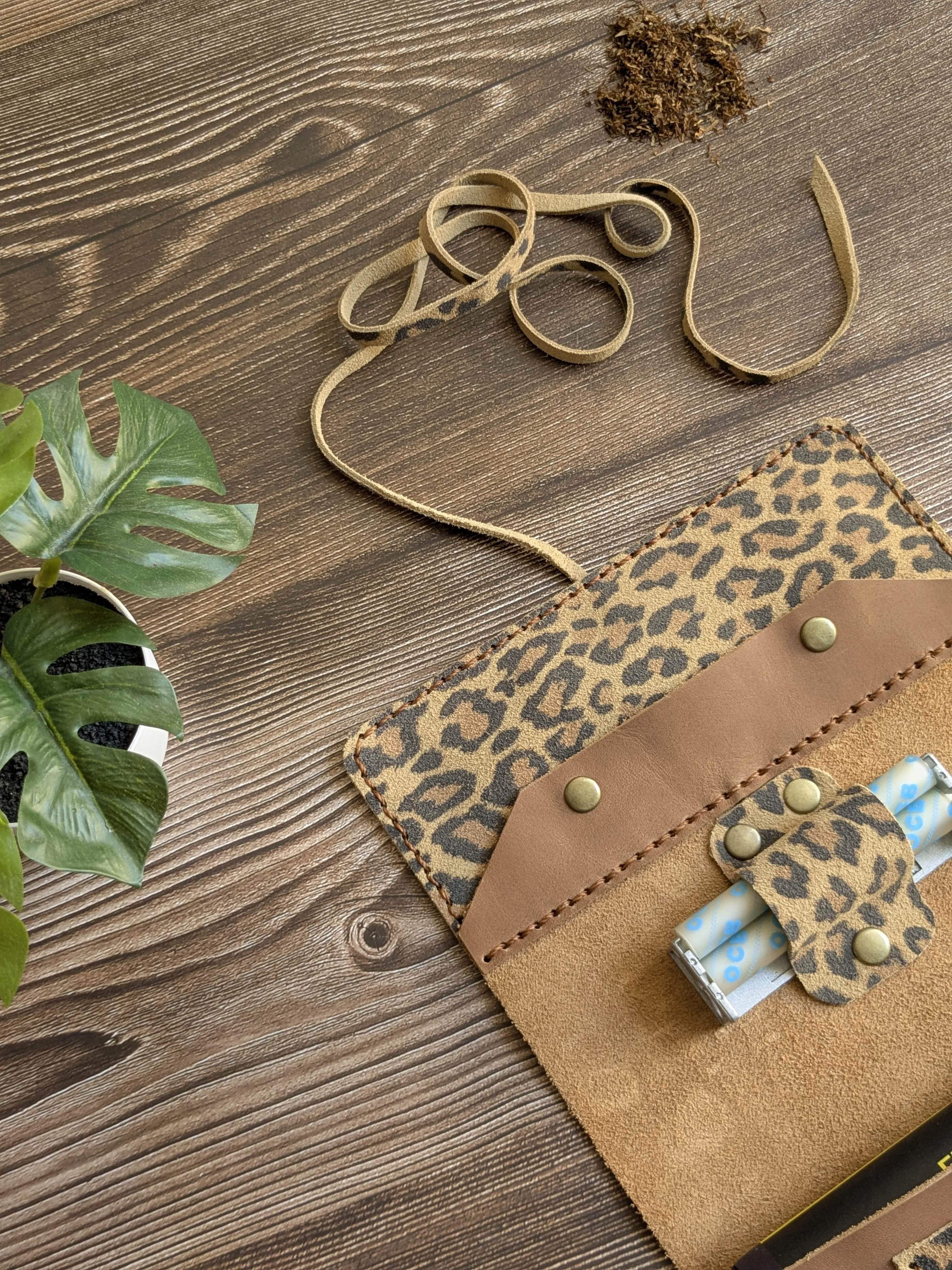 Tabaquera de cuero color Leopardo Trigo  22