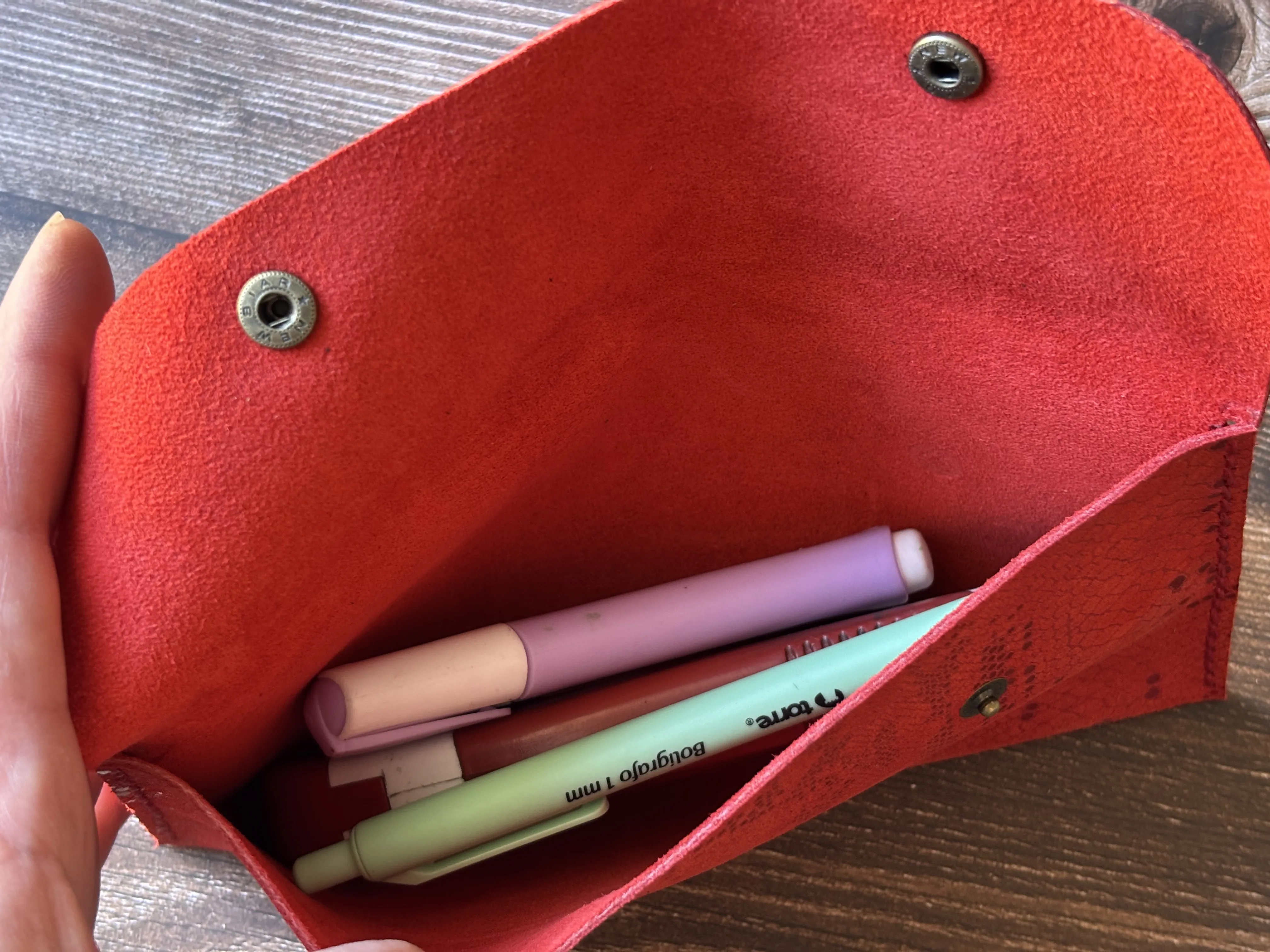 Estuche de cuero color Matuasto Rojo L 2