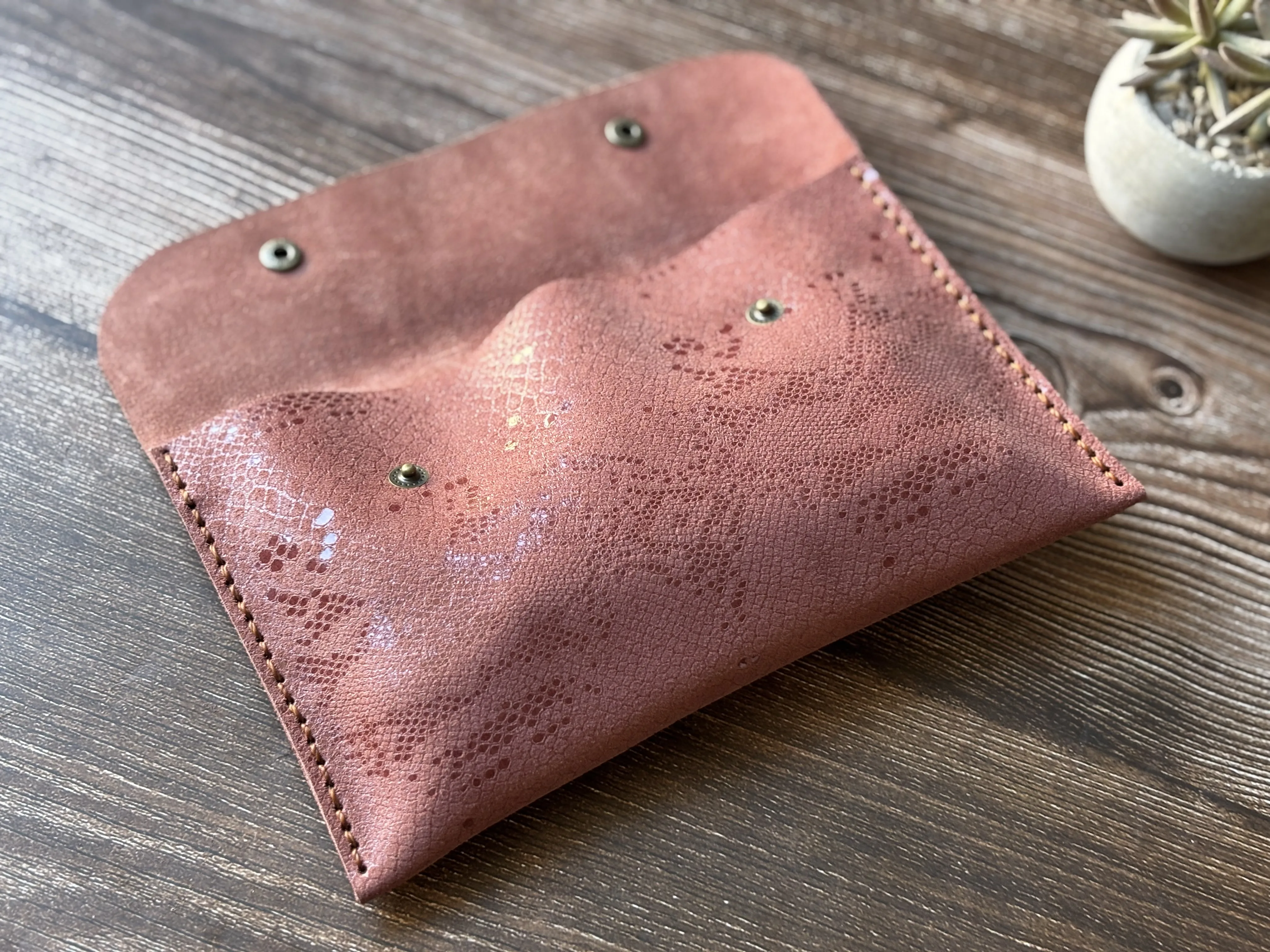 Estuche de cuero color Matuasto Rosa L 4