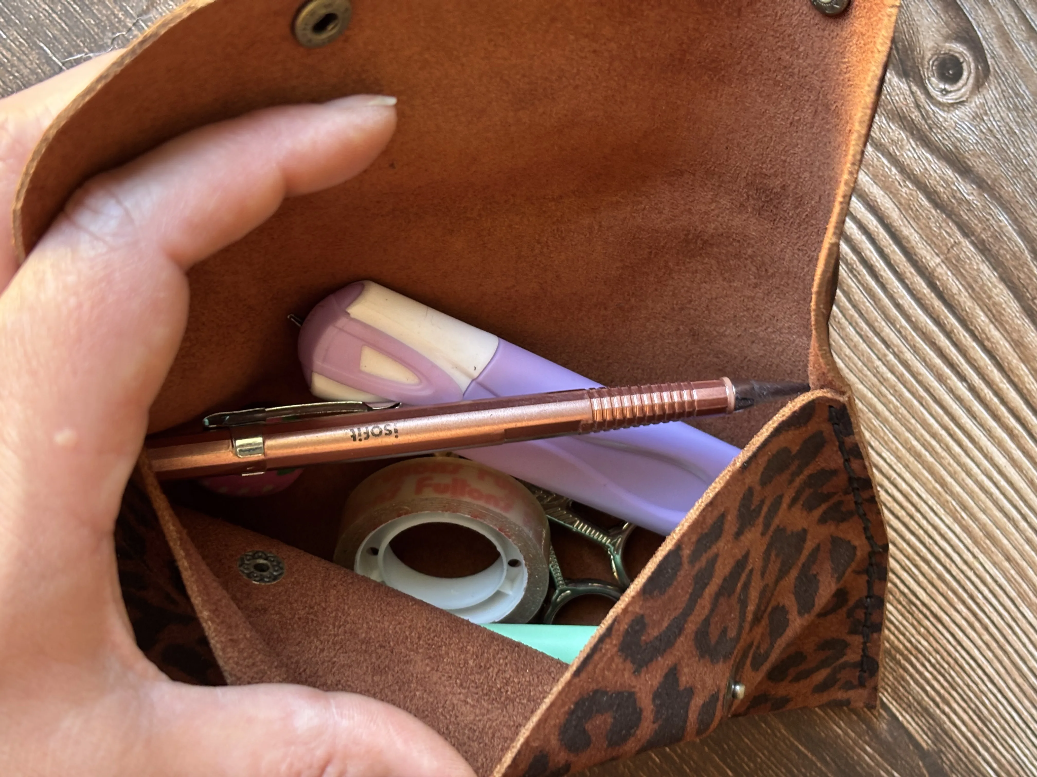 Estuche de cuero color Leopardo Tabaco L 3