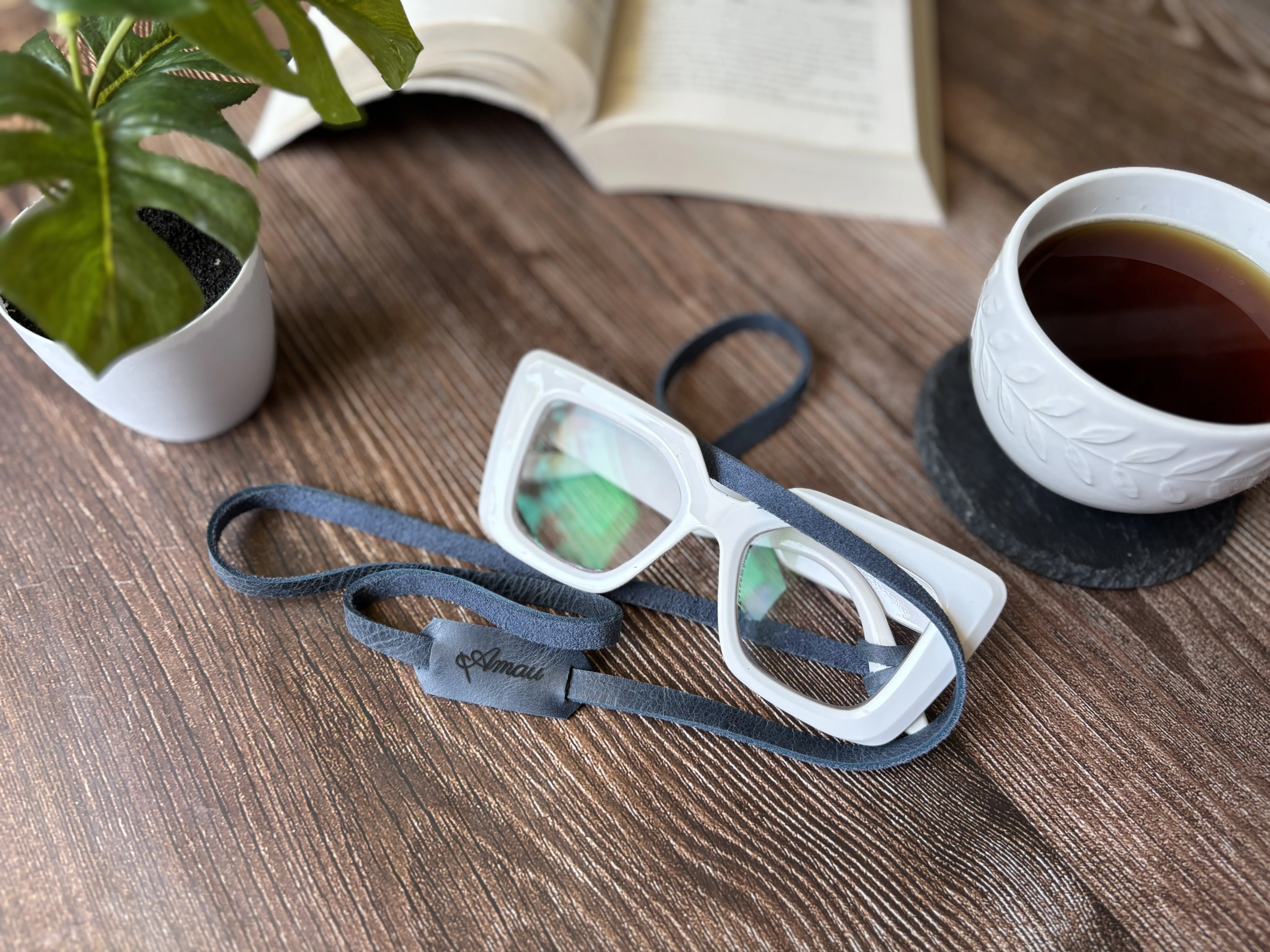 Correa de cuero para lentes ópticos o de sol color azul 8