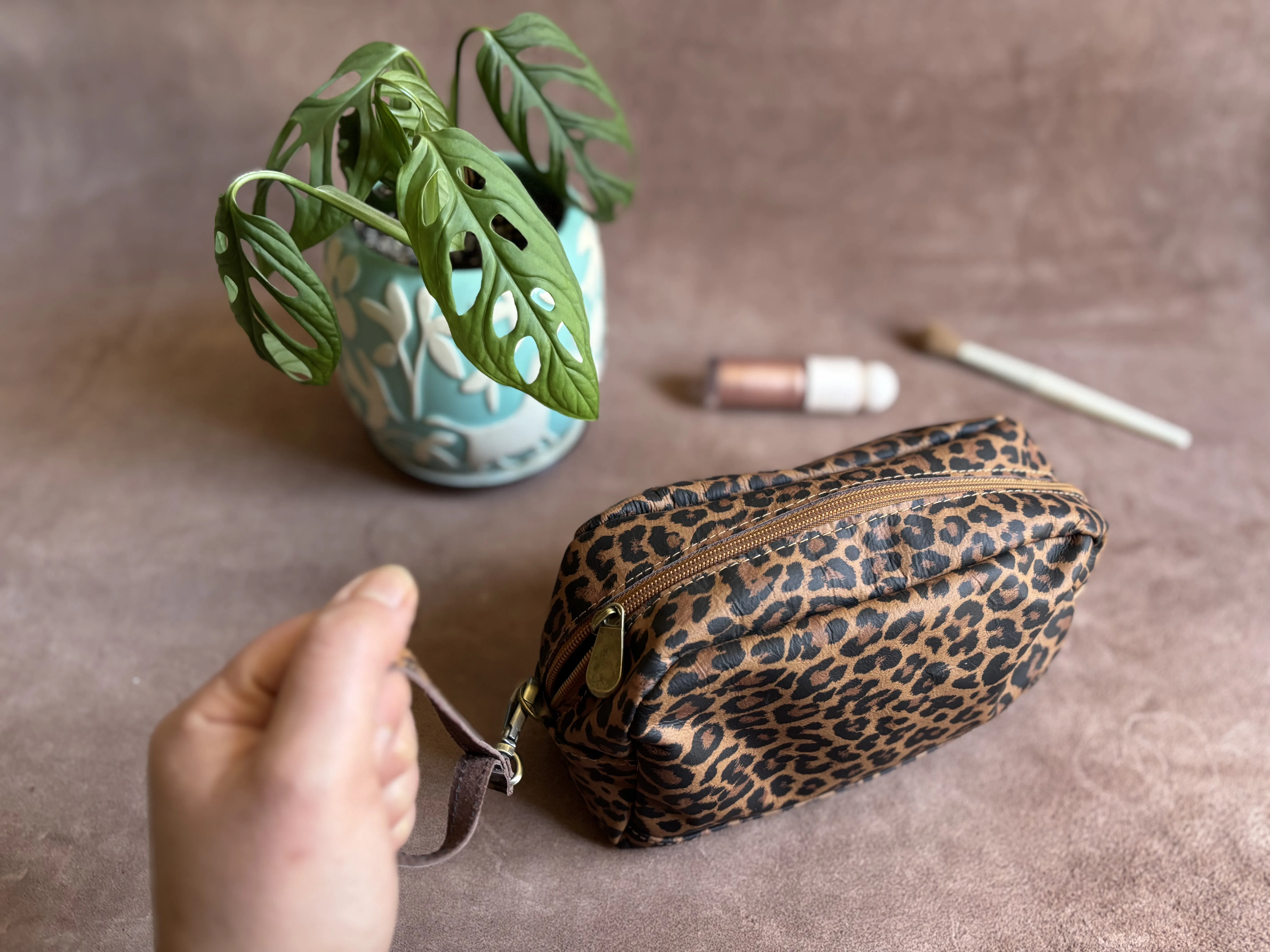 Cosmetiquero de cuero color Leopardo 1