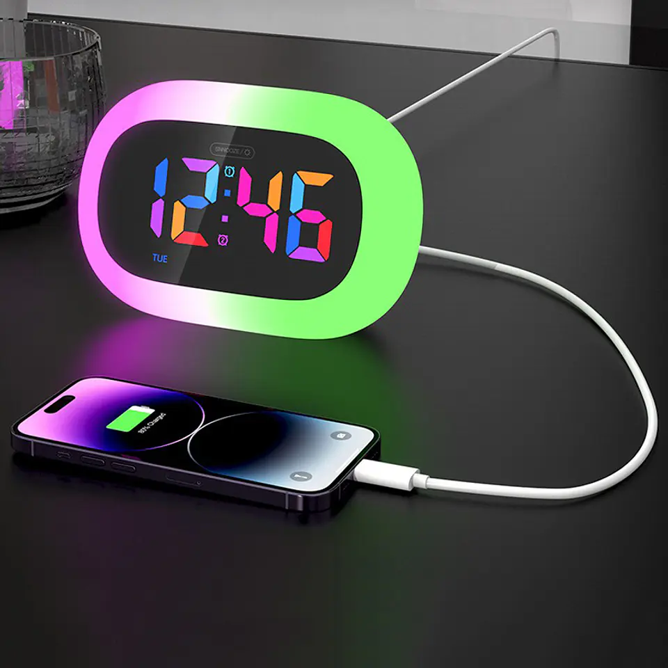 Reloj despertador con luz multicolor selectiva y función cargador de celular 1