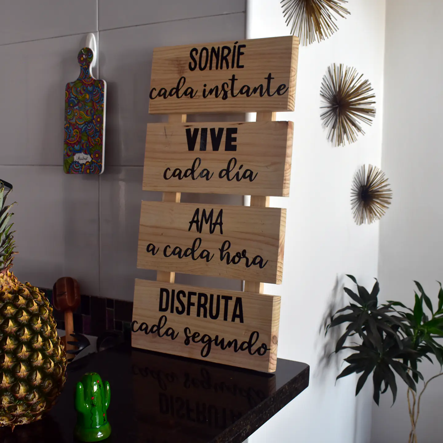 Letrero Pino 4 Módulos Sonríe, Vive, Ama, Disfruta 2