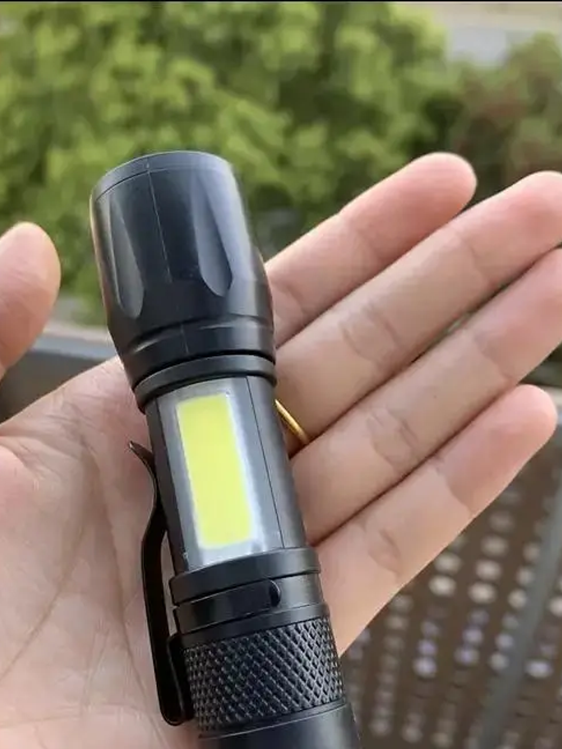 Linterna Portátil Recargable Ideal para Camping y Outdoor 2