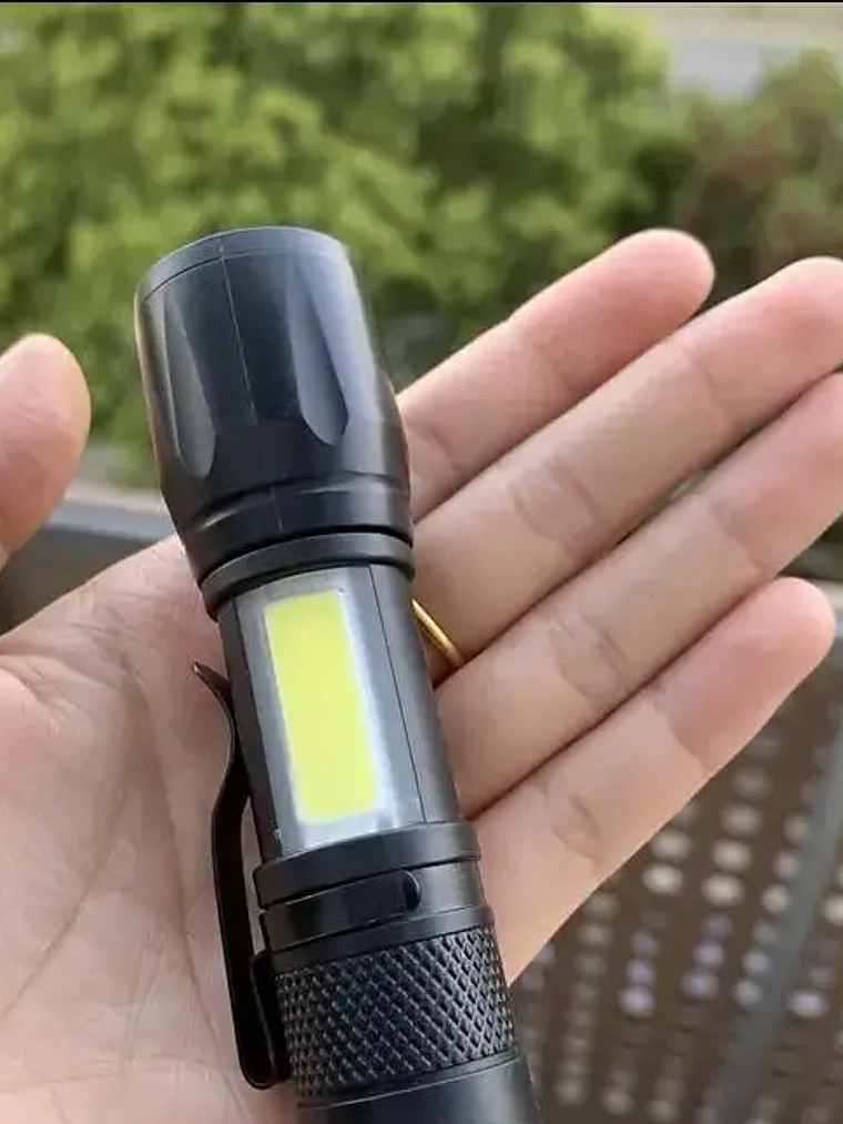 Linterna Portátil Recargable Ideal para Camping y Outdoor 2