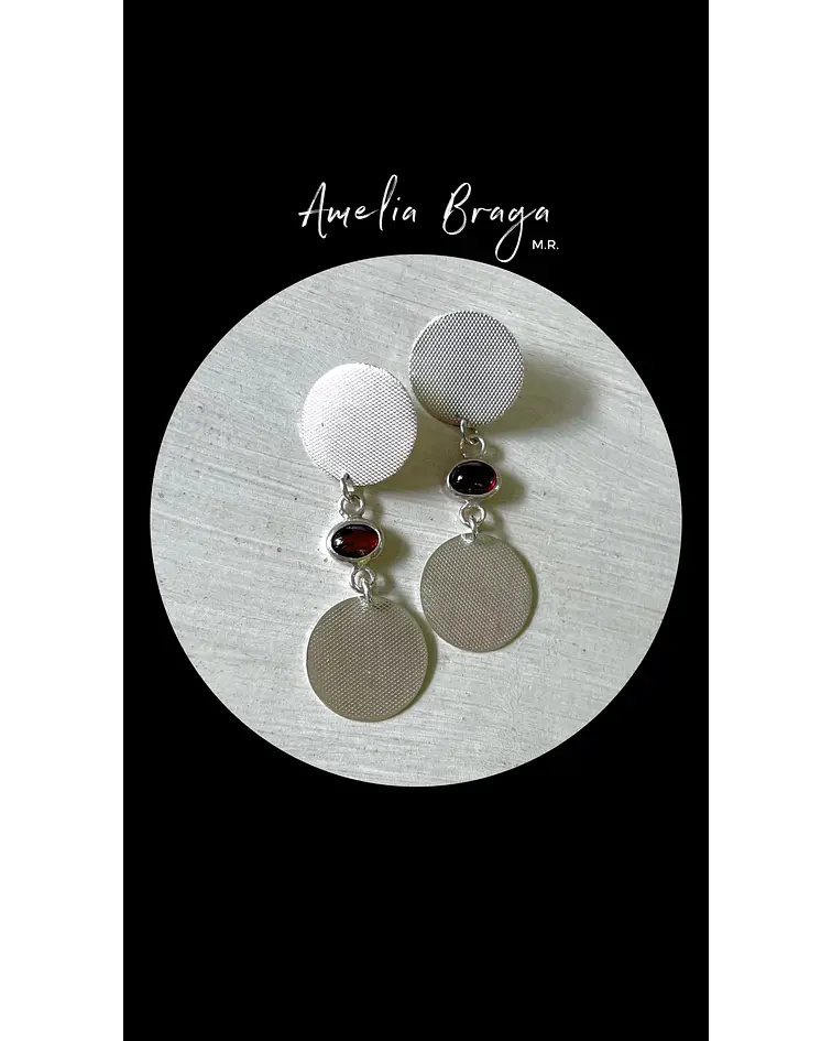 Aros granates ovalados 