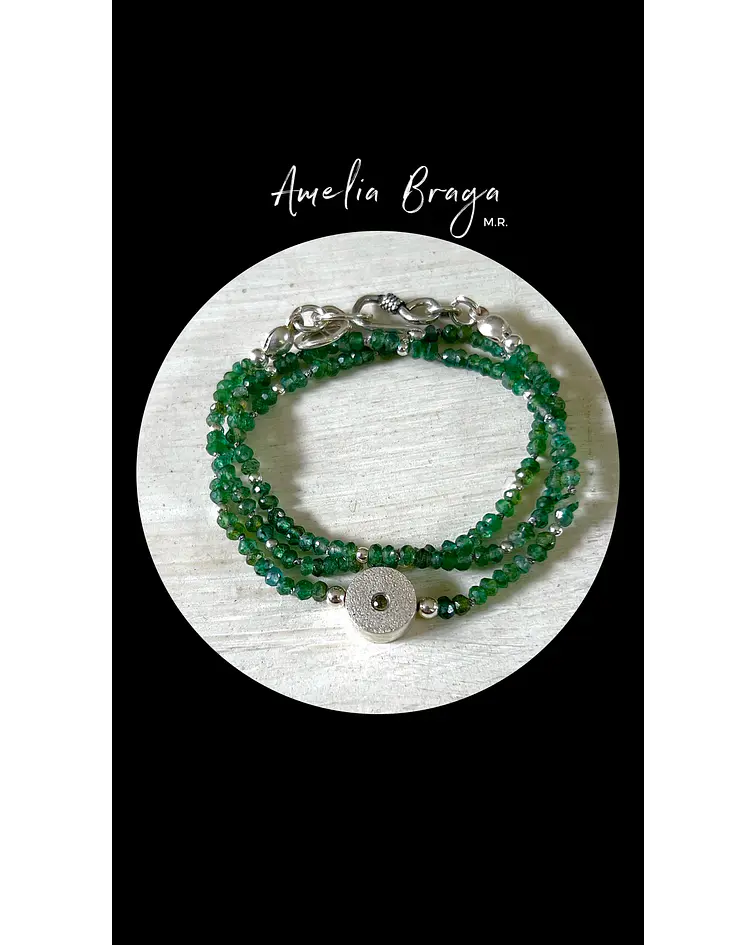 Collar aventurinas y círculo con turmalina