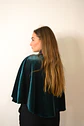 CAPA VERDE OSCURO CON CUELLO TERCIOPELO - Miniatura 3